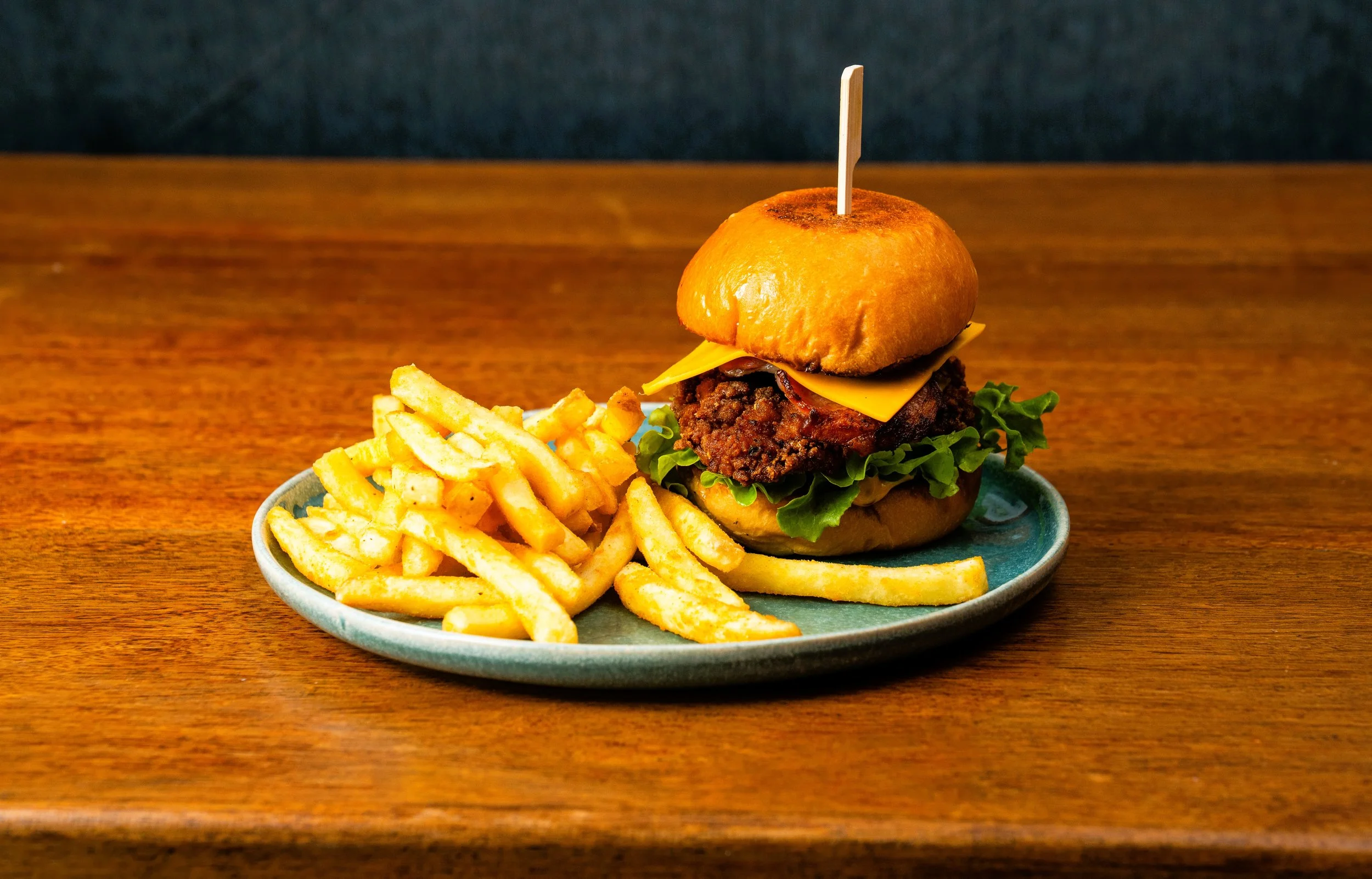 Castello Cafe Bar_SOUTHERN FRIED BURGER.JPG