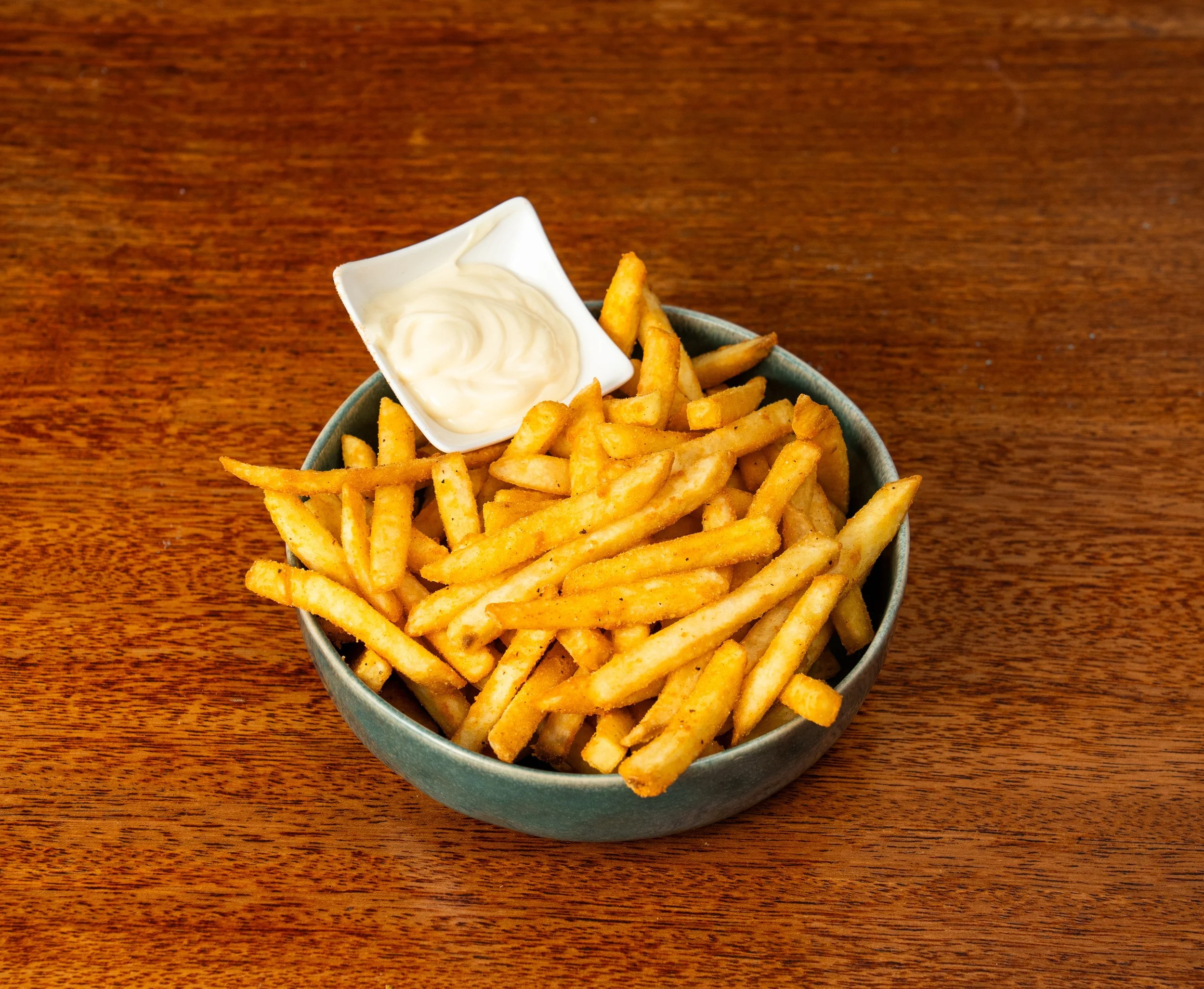 Castello Cafe Bar_Bowl of chips.JPG