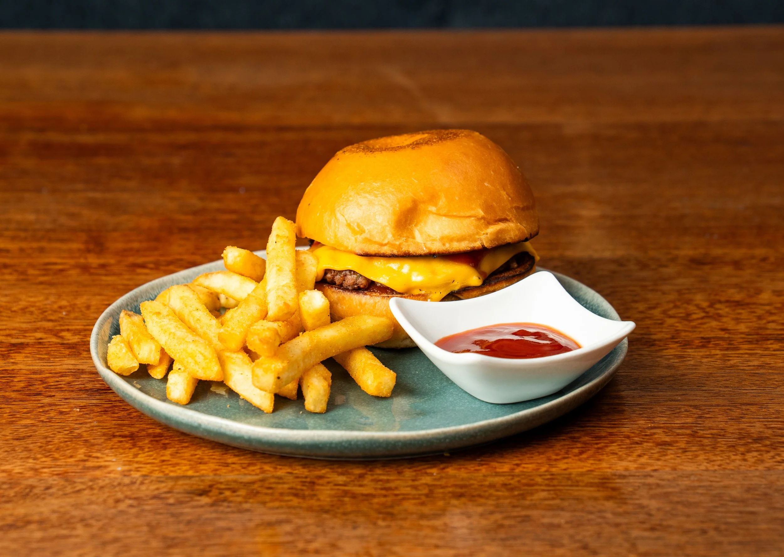 Castello Cafe Bar_KIDS_BEEF BURGER AND CHIPS.JPG