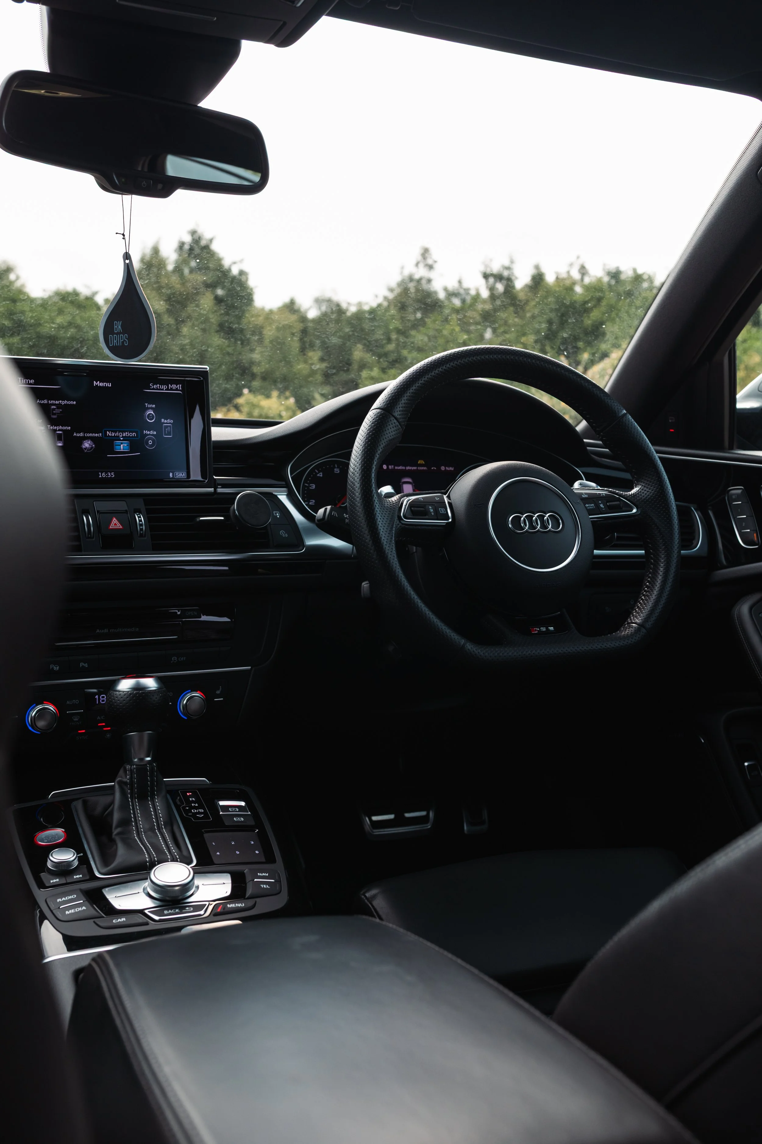 Audi RS6 Avant C7 interior shot