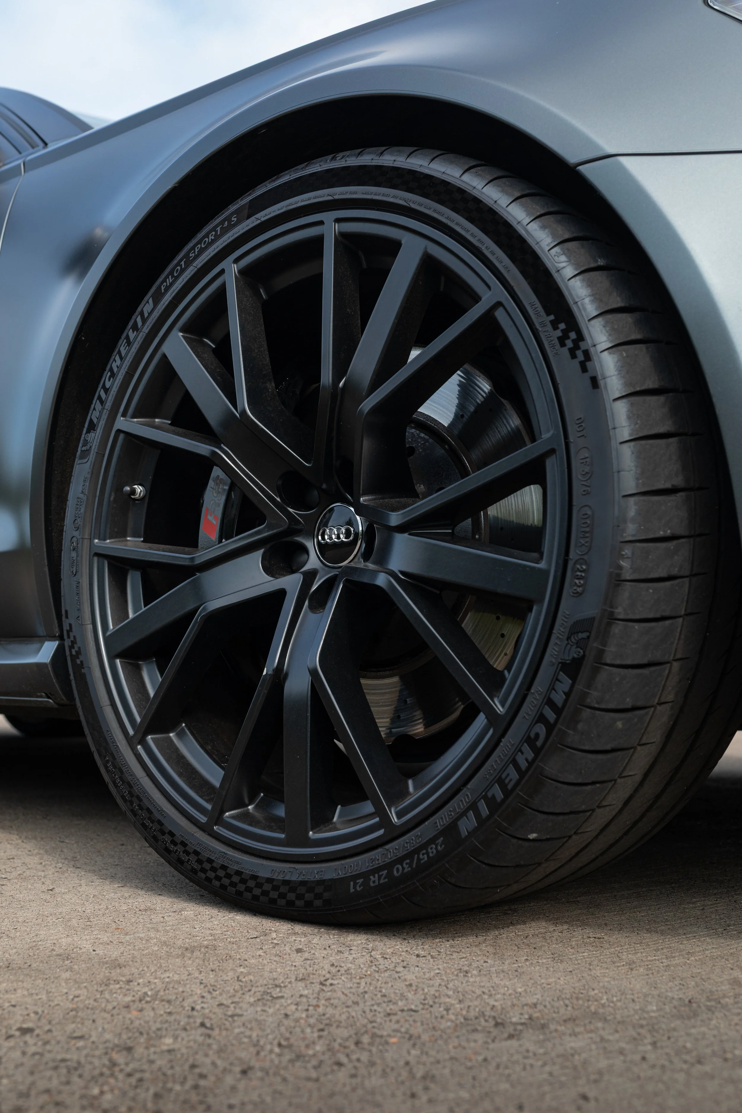 	
Front driver side wheel of Audi RS6 Avant C7