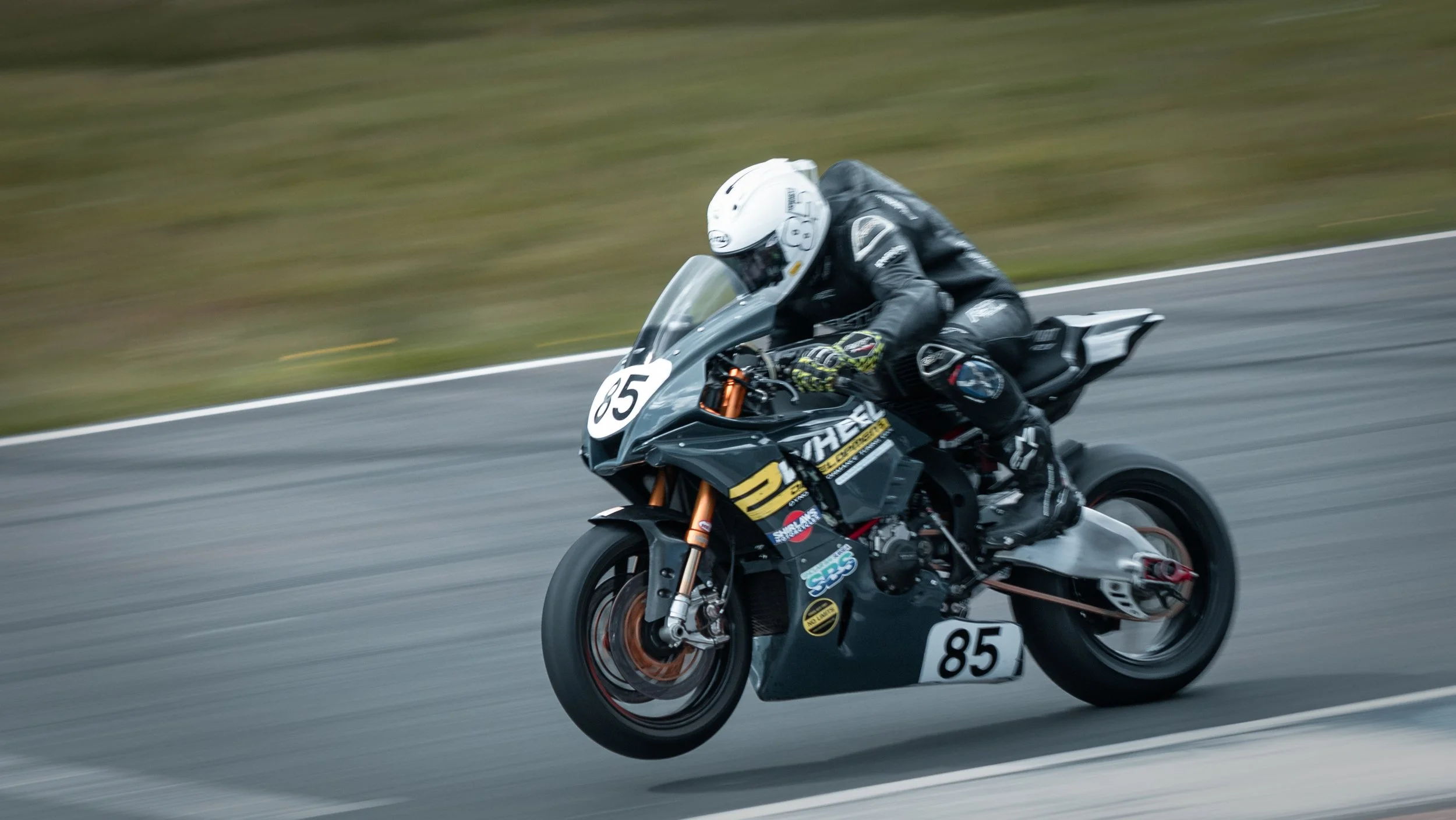 Motorcycle racing at knockhill