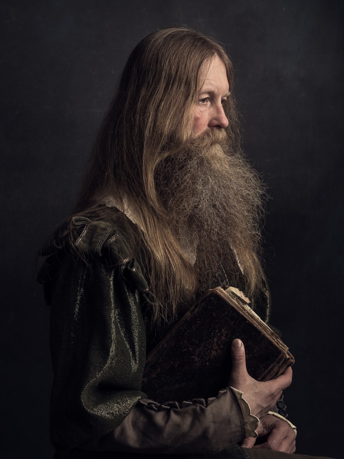 Hingamispäev: A Baroque-Inspired Portrait
