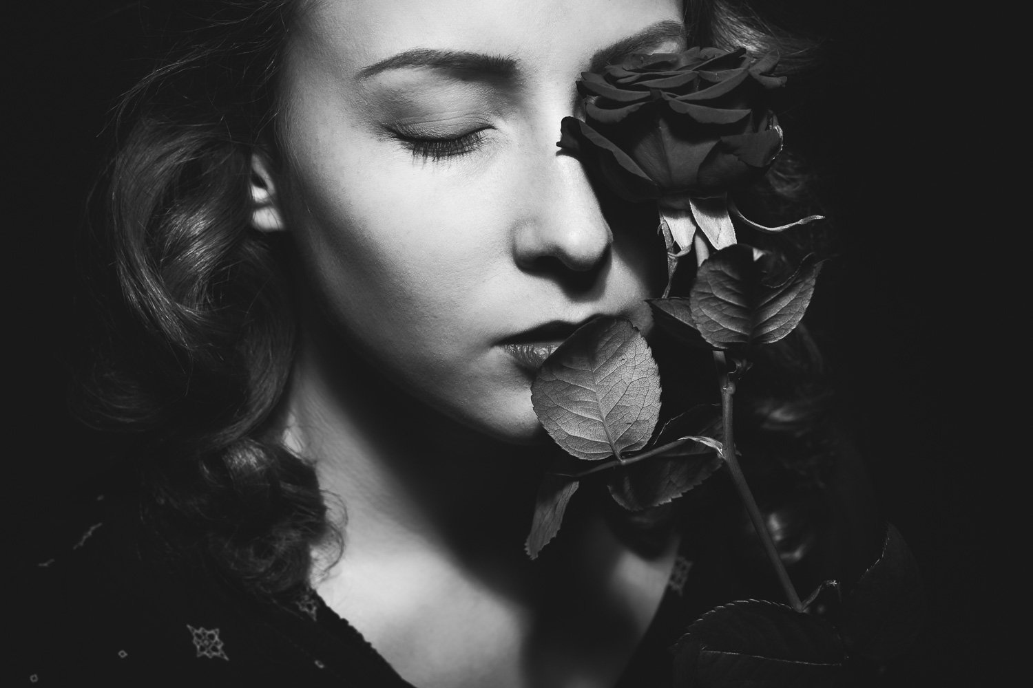 Viktoria: 1930s Vintage-Inspired Studio Portraits