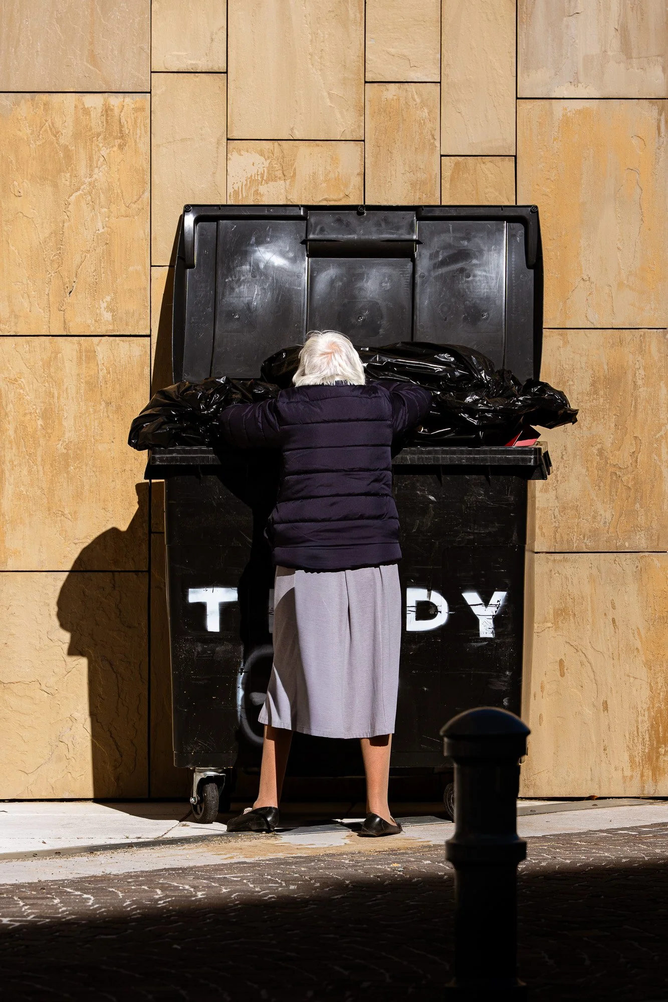 Tri/ste — Aix-en-Provence, 2026 — Photographie urbaine Dibsquare