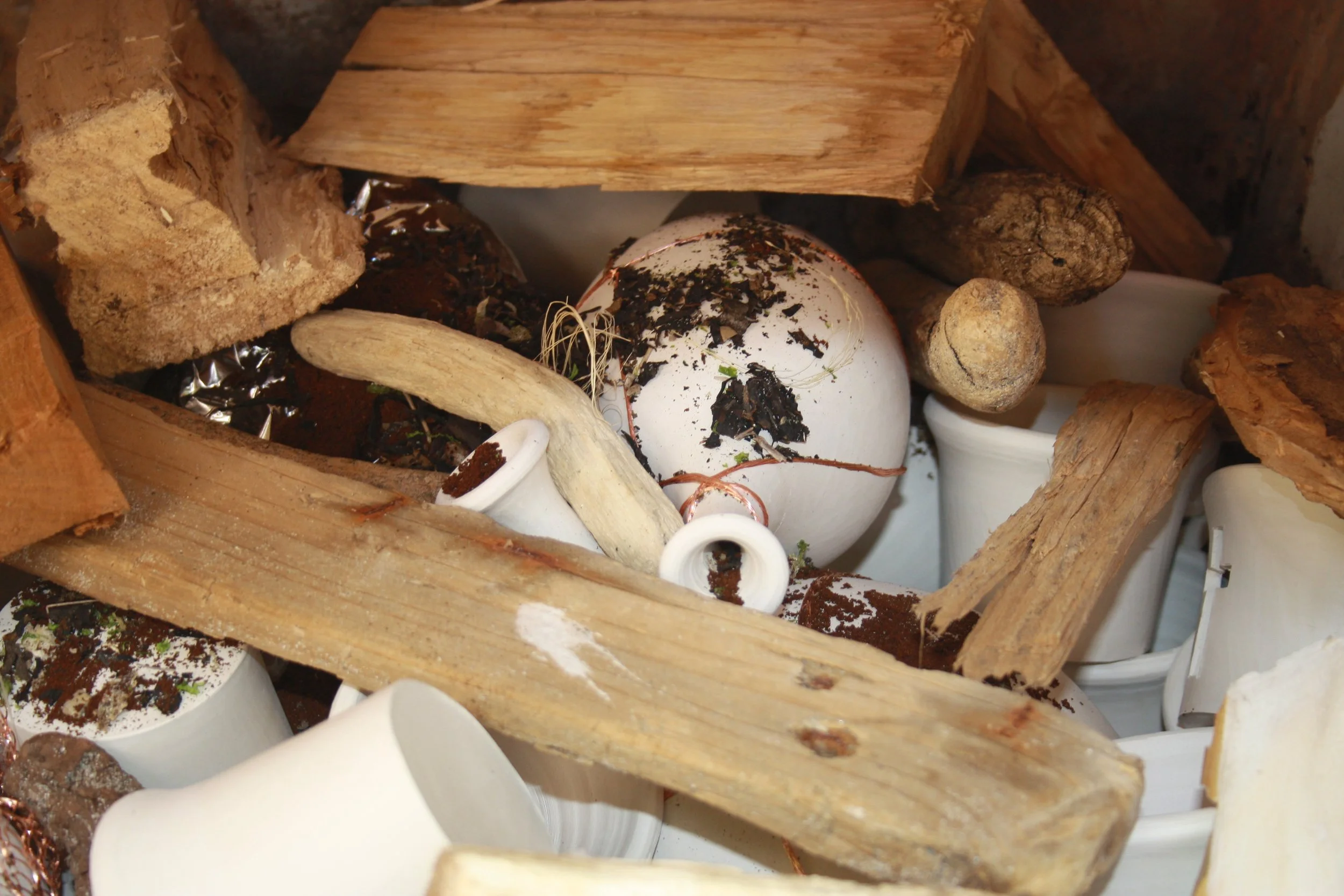 The kiln is carefully loaded with dried hardwood, dried seaweed and the pots. Liberal amounts of iron oxide is sprinkled to create deep rusty oranges. 