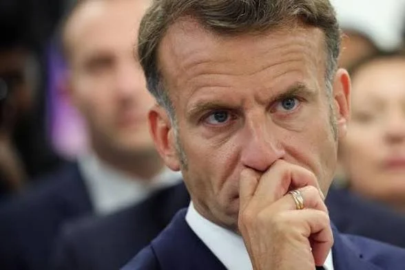 2027 : le silence de Macron face au procès de son bilan