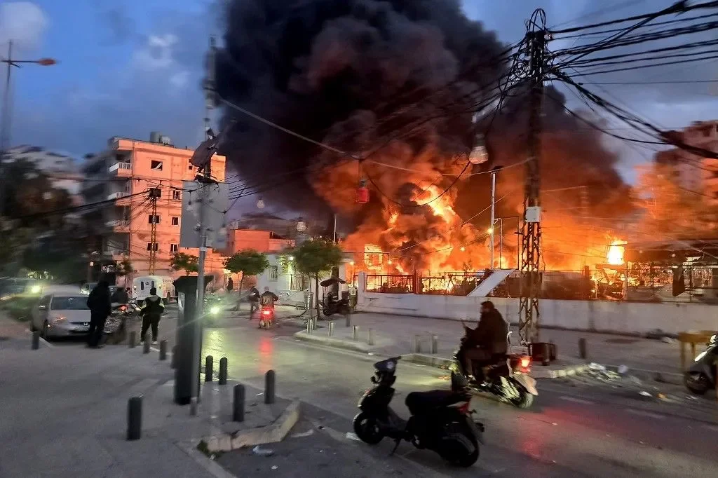 Moyen-Orient : Israël intensifie ses frappes au Liban, les États-Unis ciblent le sud de l’Iran