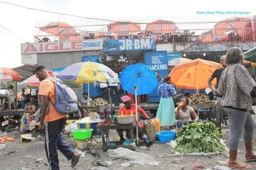 Marchés pirates, déchets, chaos : qui gouverne réellement Kinshasa ?