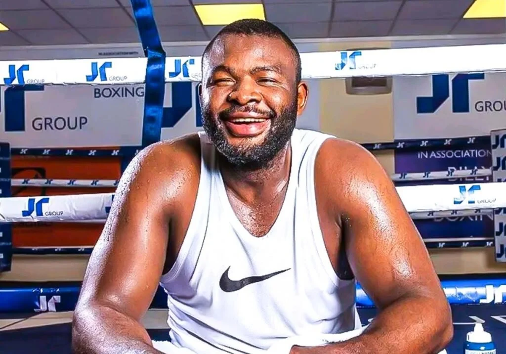 Martin Bakole : le géant congolais qui a forcé le respect du monde de la boxe