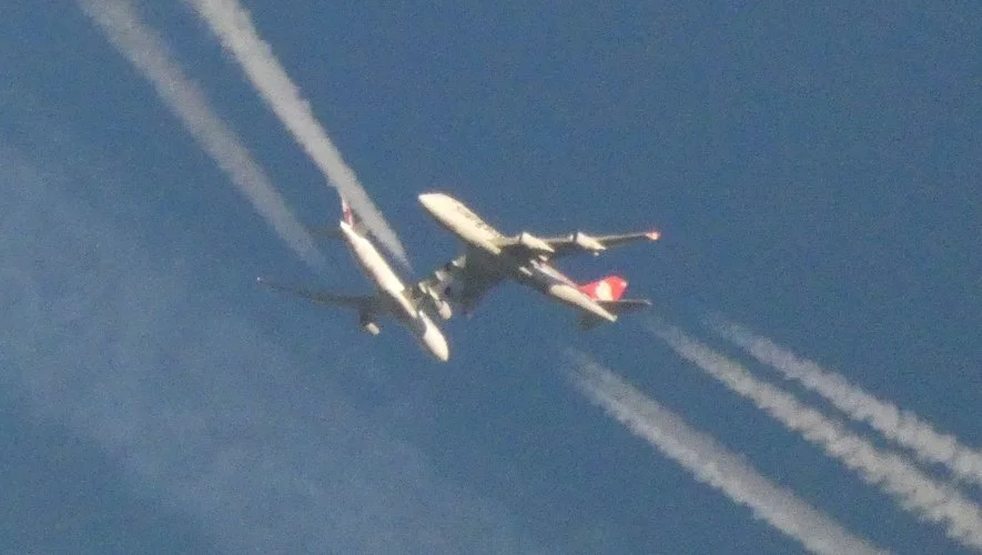 Deux avions à quelques secondes d'une collision au-dessus de l'Atlantique, une enquête ouverte