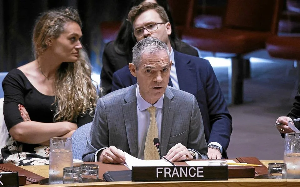 Tensions diplomatiques : la délégation américaine claque la porte après des critiques françaises à l’ONU