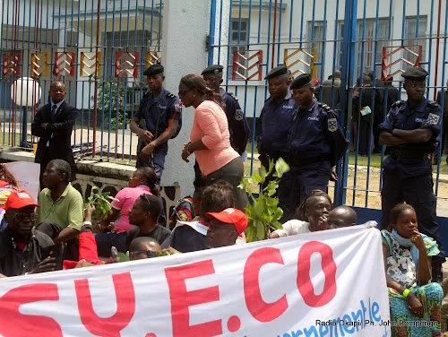 Enseignants impayés : le salaire en retard, l’école en danger