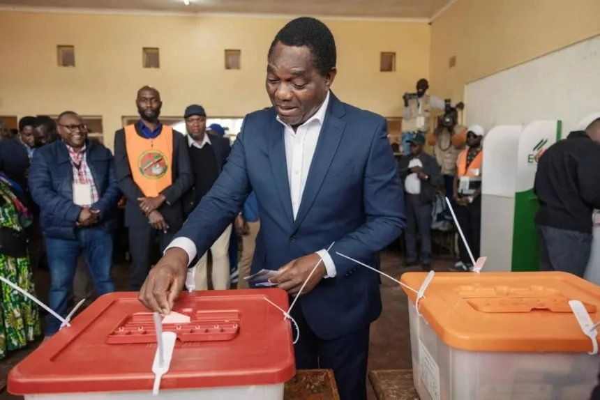 Présidentielle en Zambie : Hakainde Hichilema réélu avec 60 %, dans un climat tendu