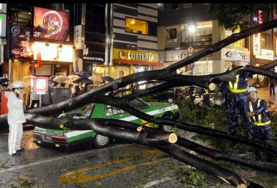 Japon : Dujuan frappe Tokyo et sème le chaos