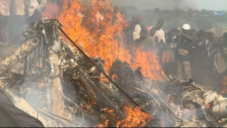 Breaking news 🚨 RDC : crash d’un avion à Kenge, une délégation militaire décimée dans le Kwango