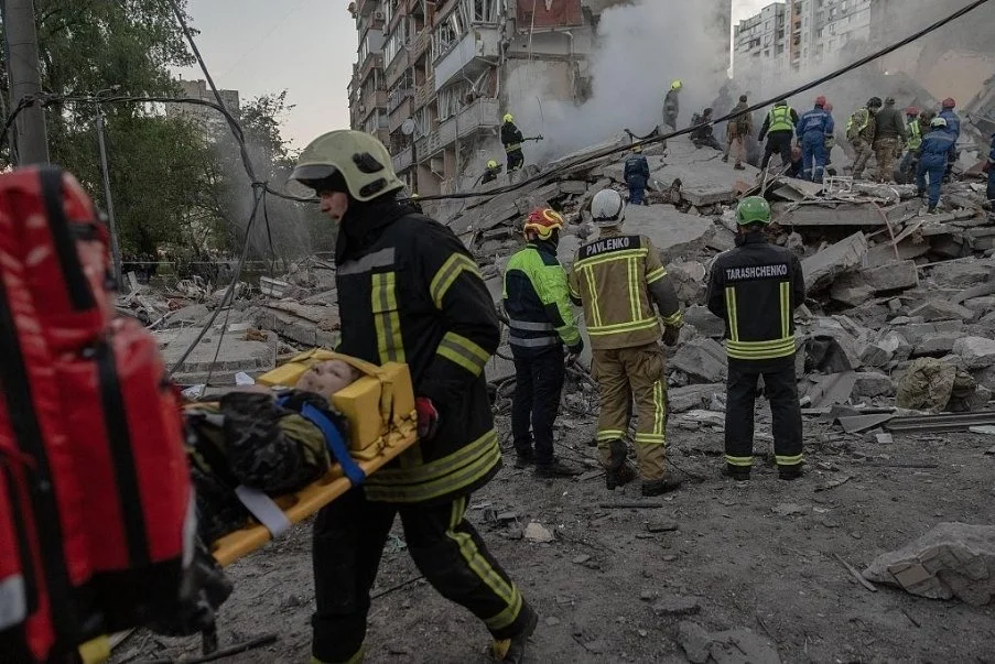 Ukraine : une nouvelle vague de frappes russes fait au moins dix morts