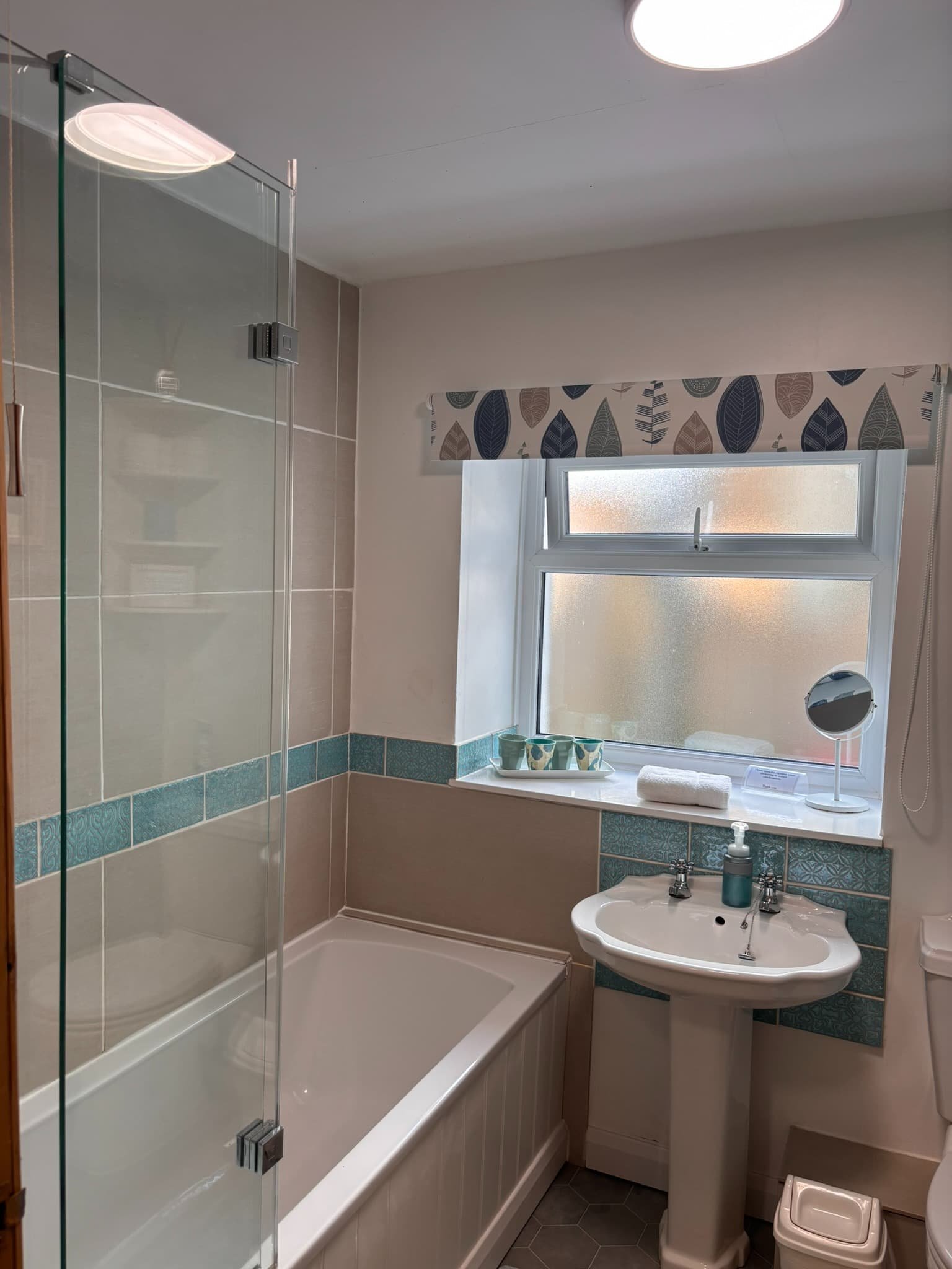 bathroom 1.jpg