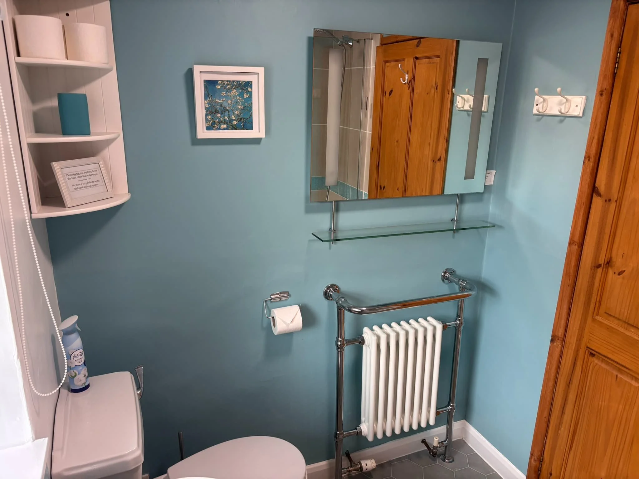 bathroom 3.jpg