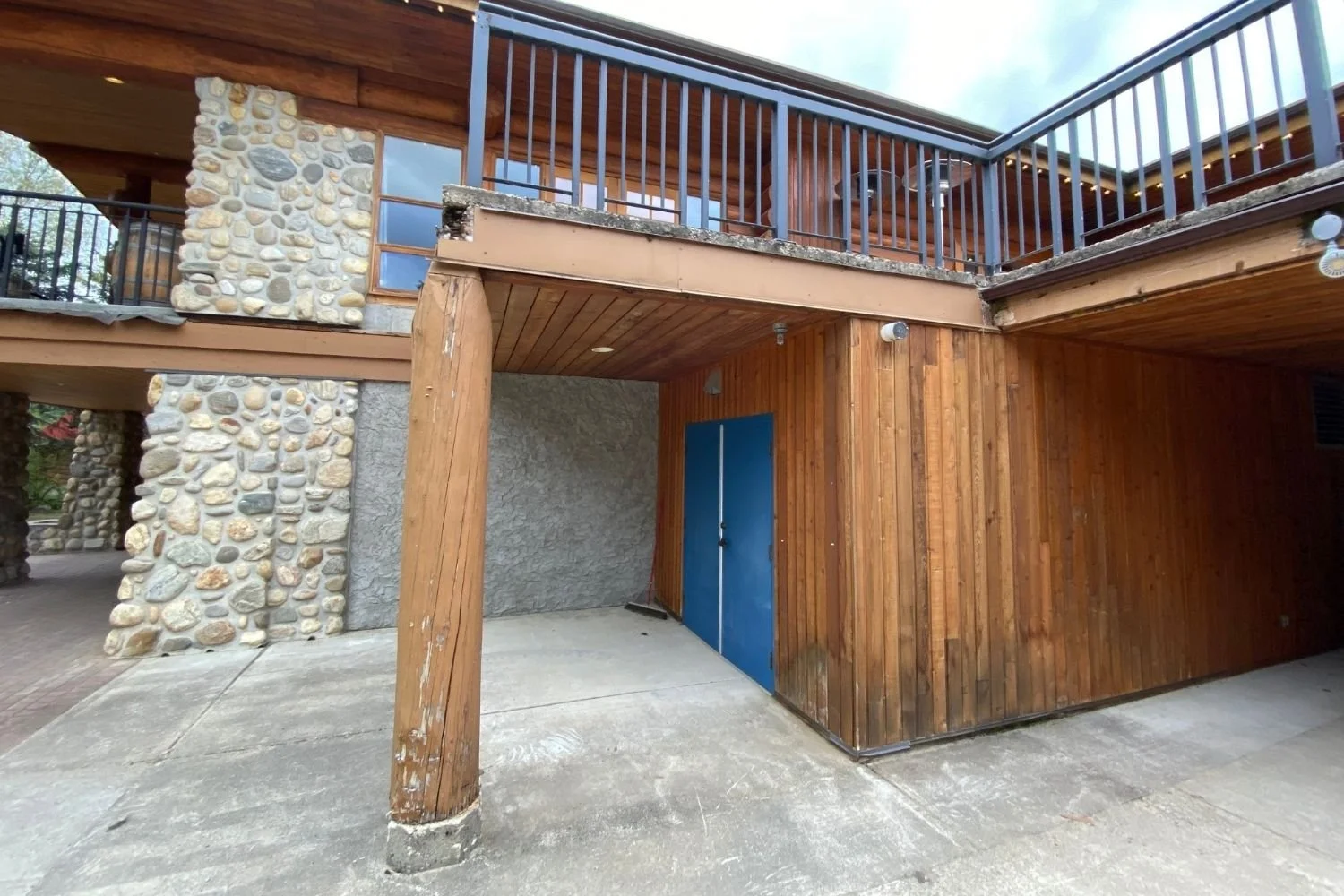 before albreda lodge cedar siding bc remote general contractor 