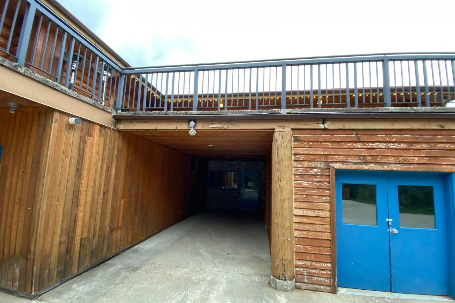 albreda lodge cedar siding bc remote general contractor 