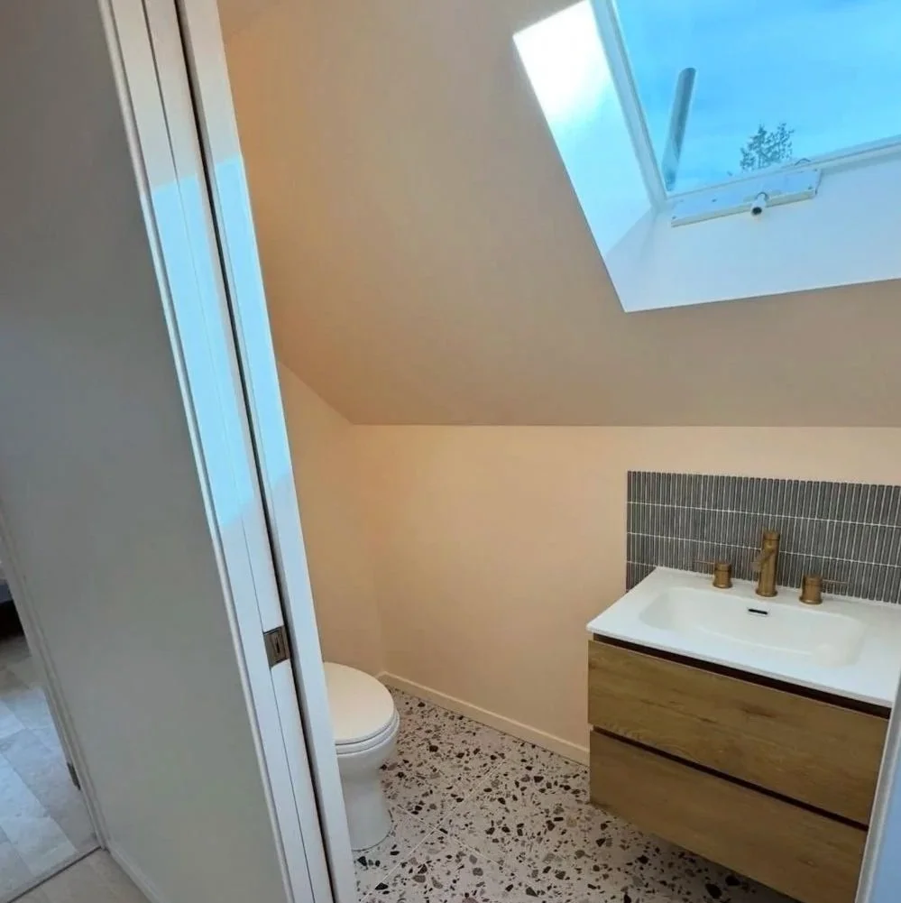 BathroomMTN Side residential renovation general contractor BC homes woodwork and carpentry Tile work