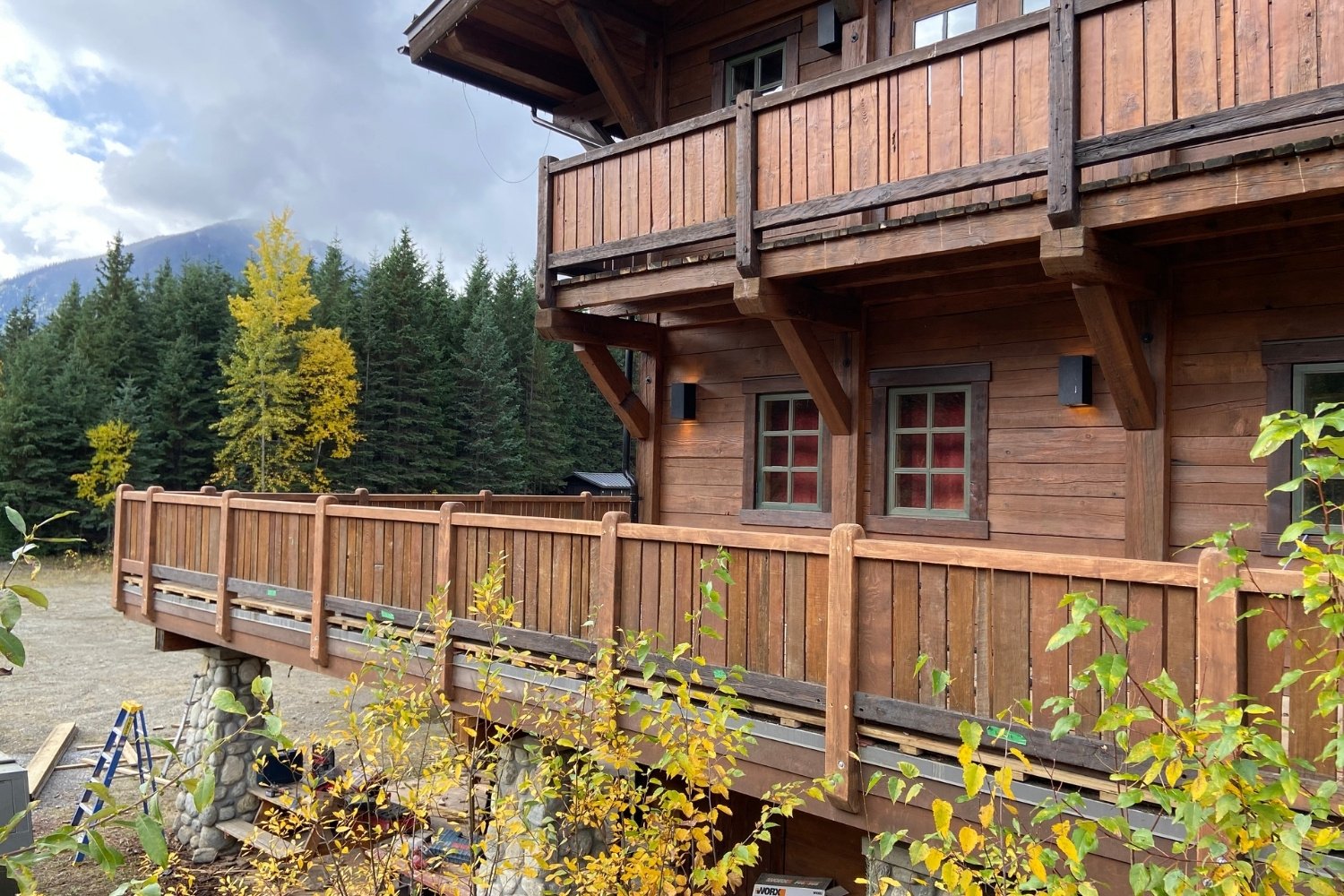 Albreda Lodge Remote BC general contractor MTN side Creative group