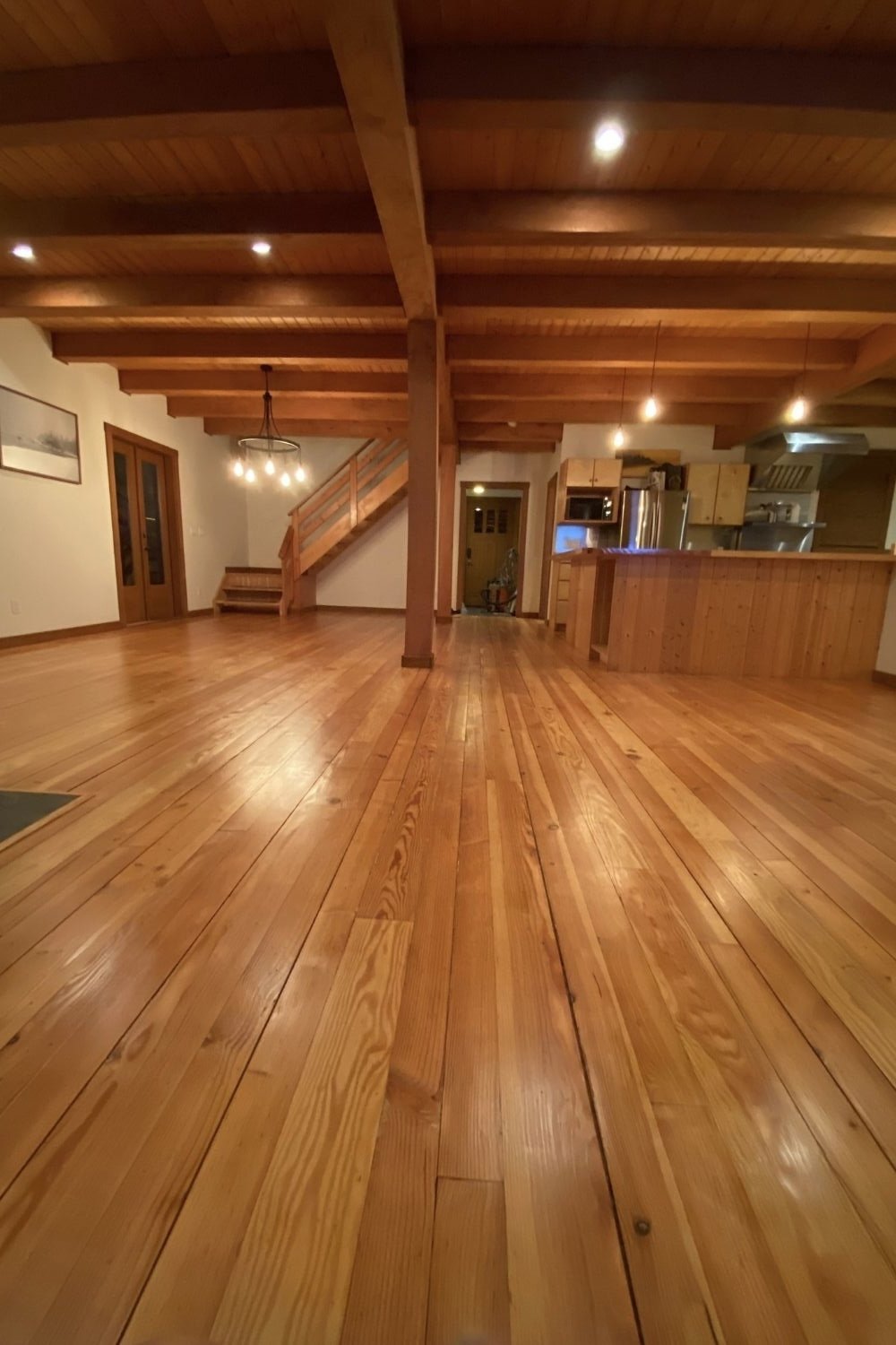 reslivingroommtnside.jpg