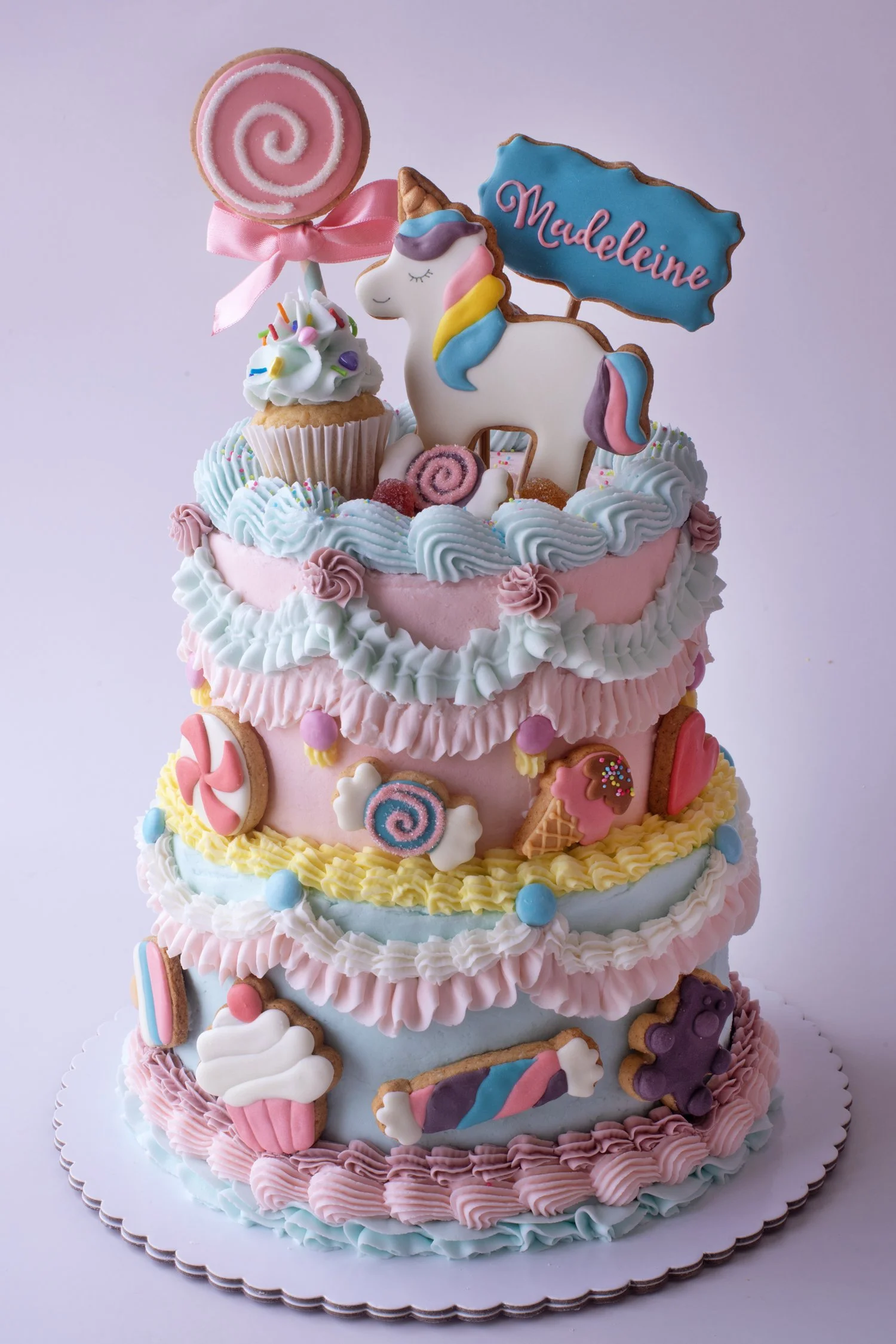 CUSTOM CAKE