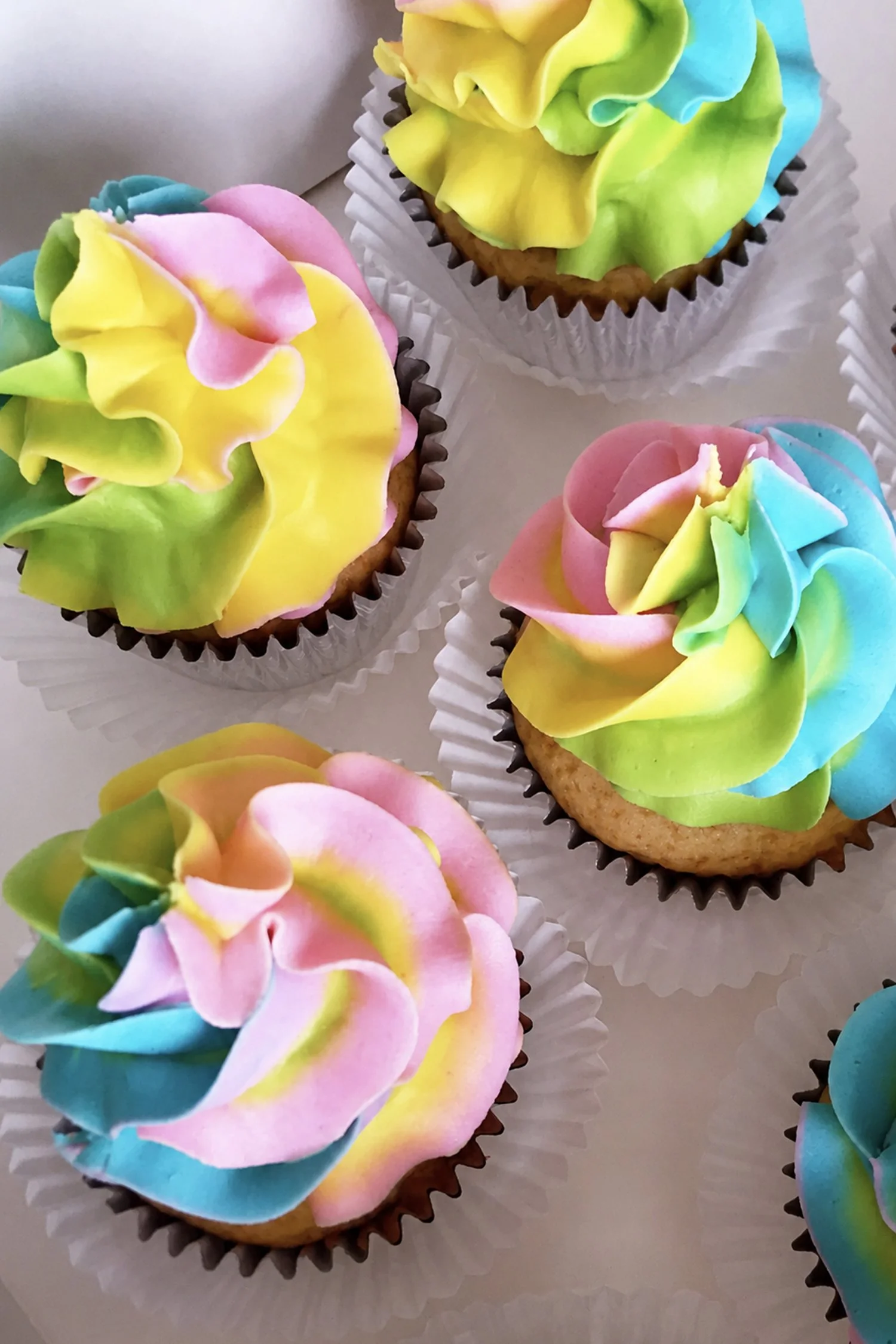 Mini cupcakes Rainbow 2.jpg