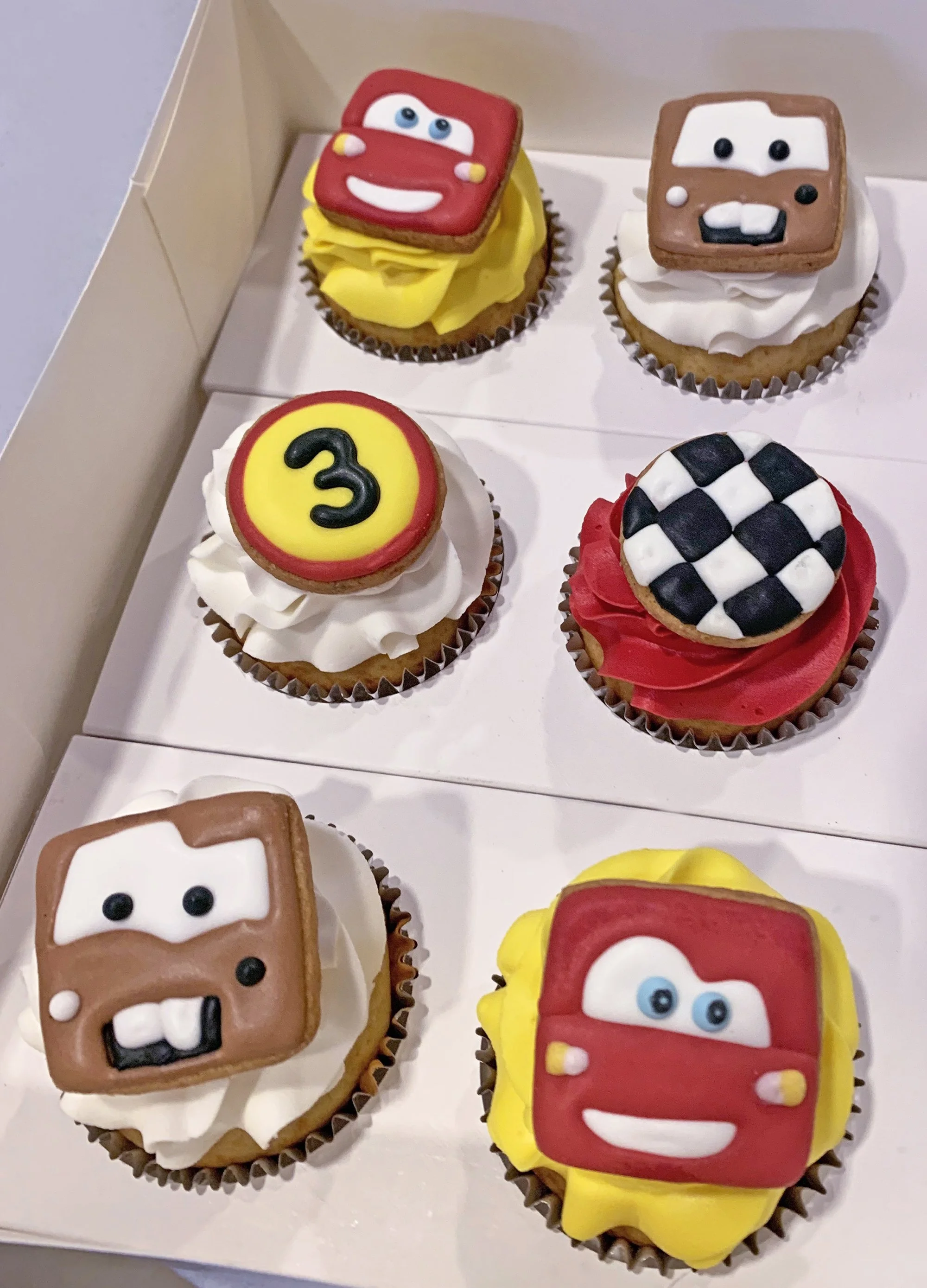 cupcake with cookie 15..jpg