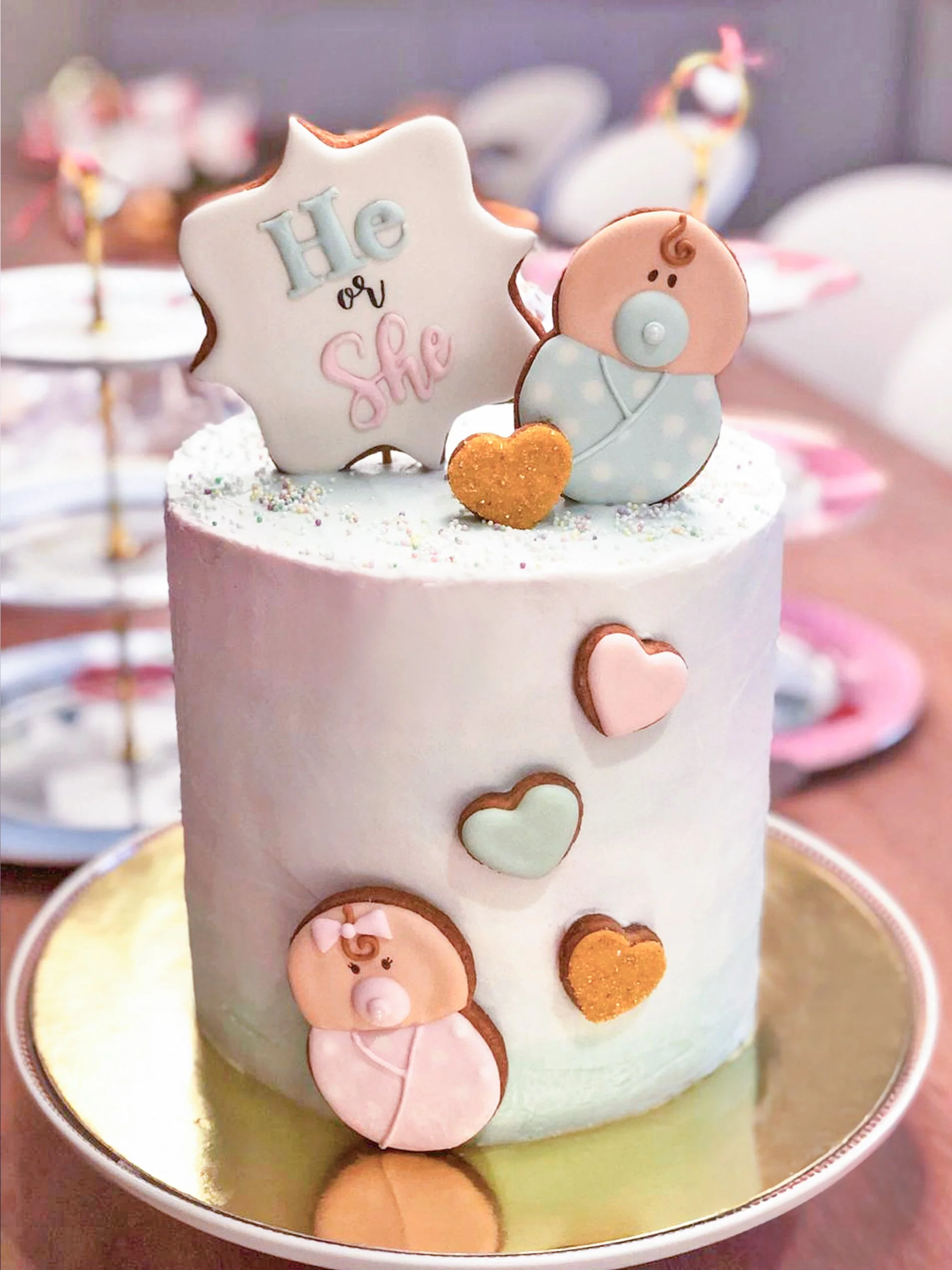 HE OR SHE CAKE