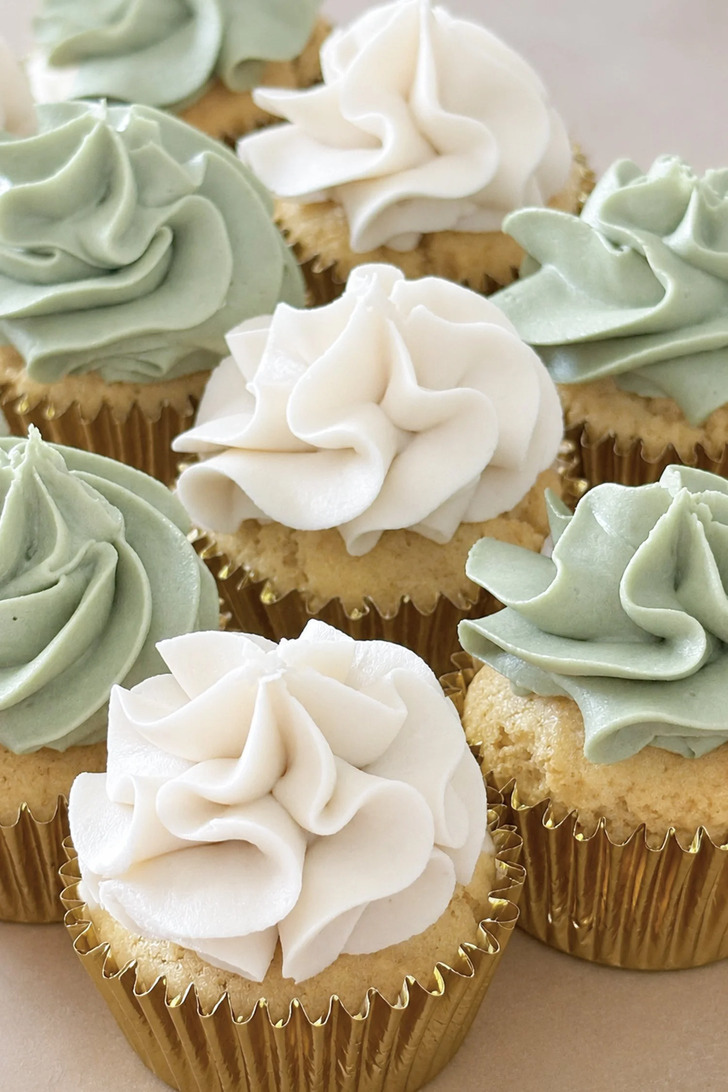 CUPCAKES FROSTING