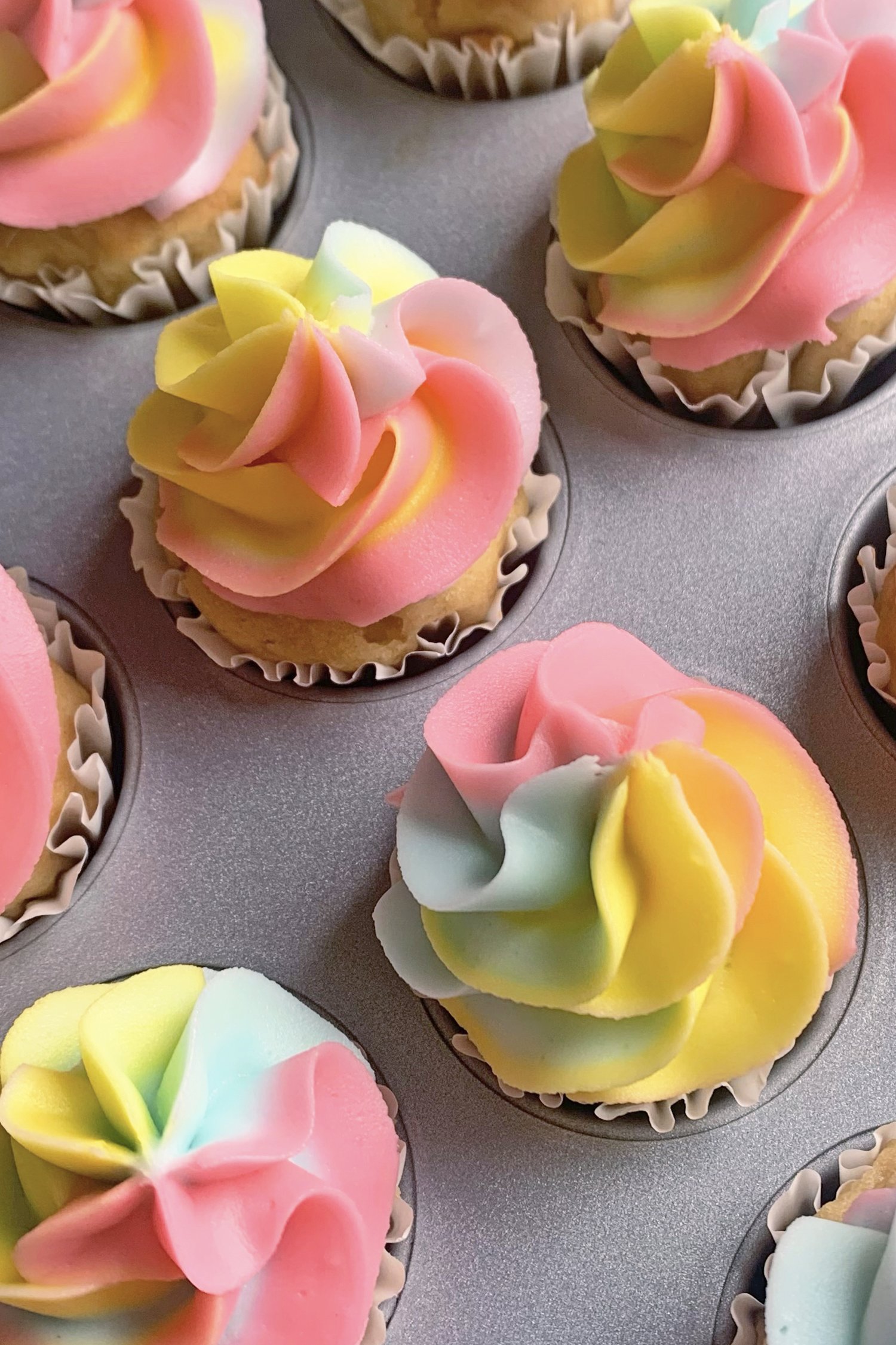 MINI CUPCAKES RAINBOW