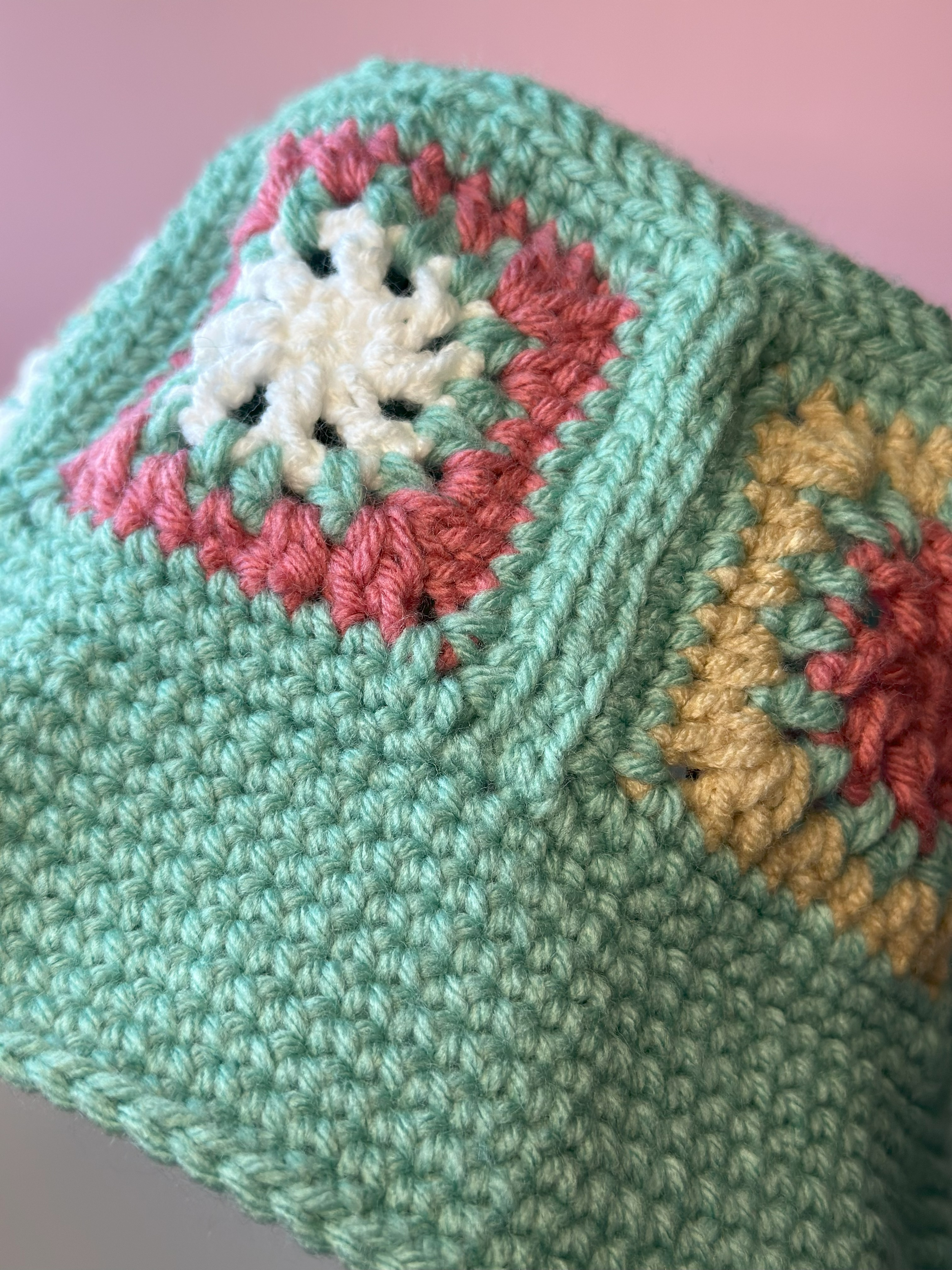 granny square blue bucket hat.png