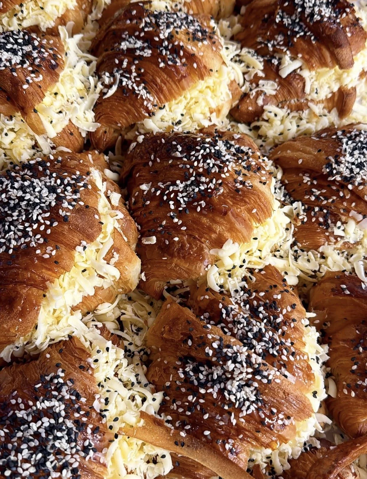 Cheddar, sesame and hot honey croissant