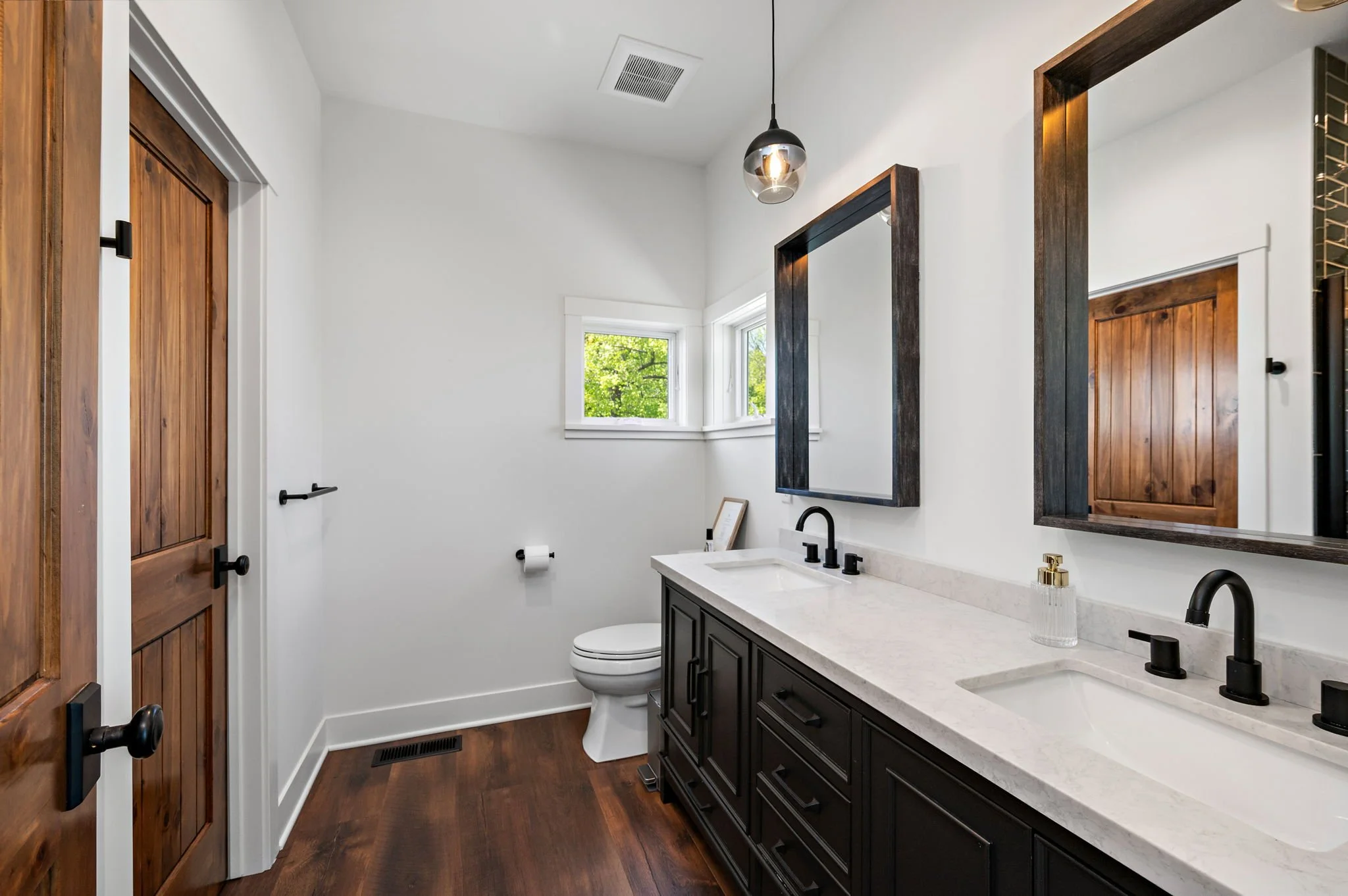 29-web-or-mls-11605-gulden-ave-nw.jpg