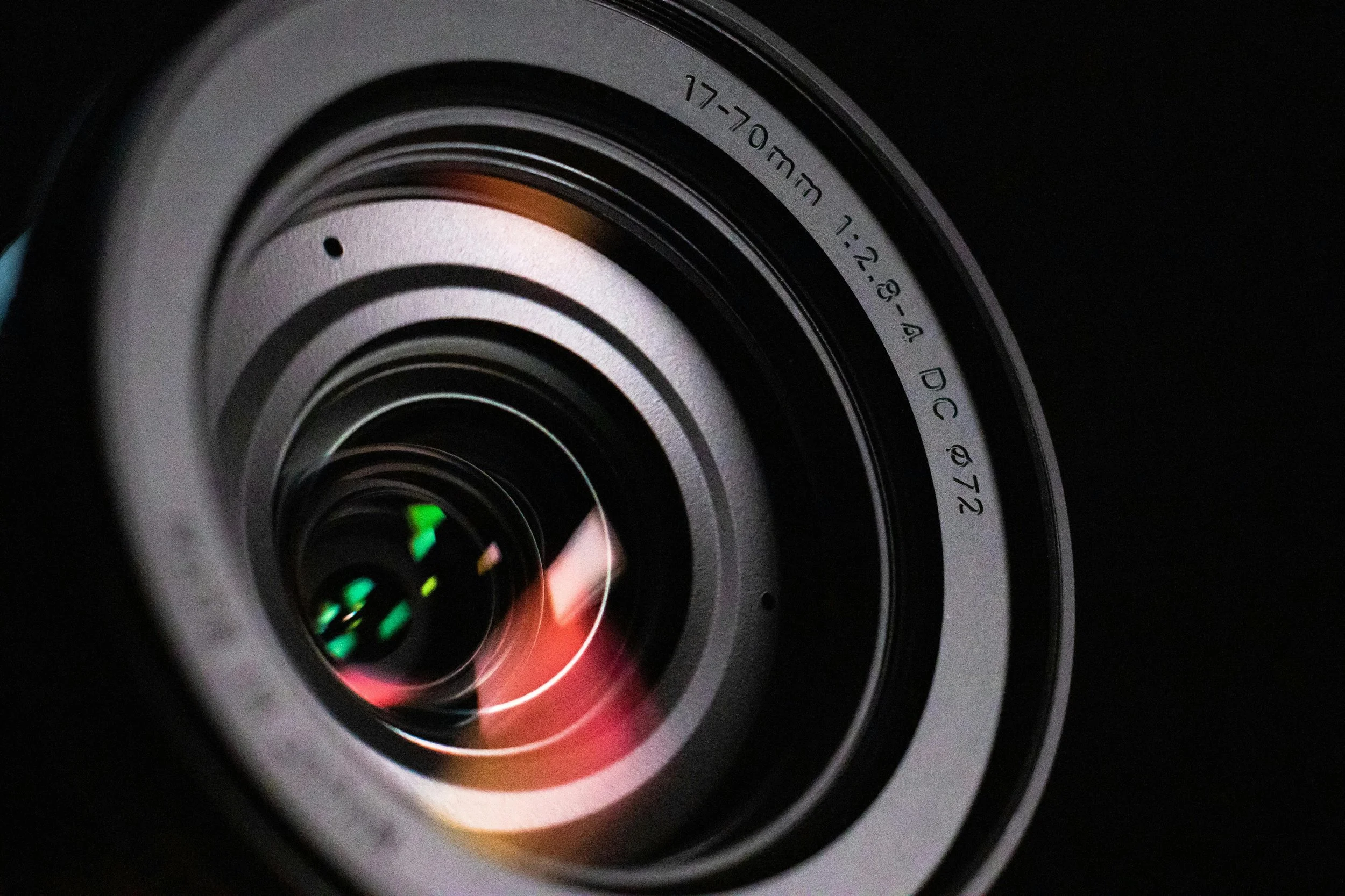 ¿Quieres capturar fotos que pincelen emociones? Conoce los secretos de la lectura fotográfica y la composición en esta guía imprescindible para fotógrafos.