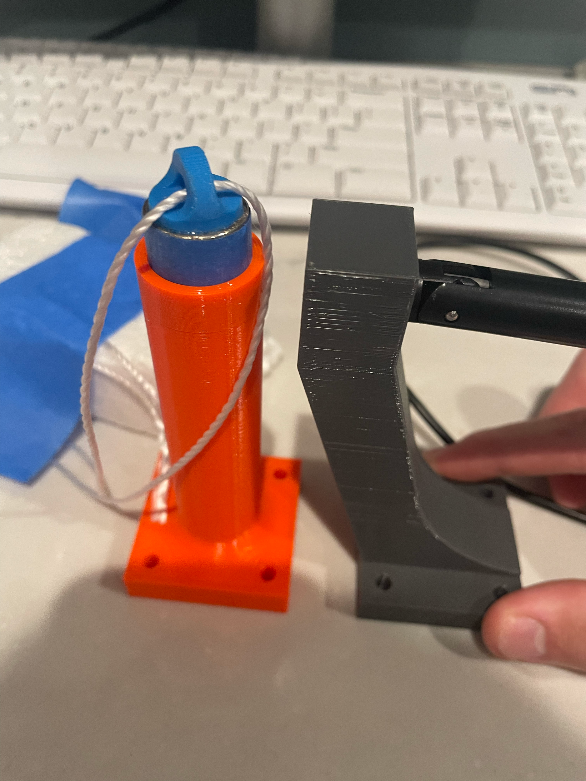 Magnetic field detector