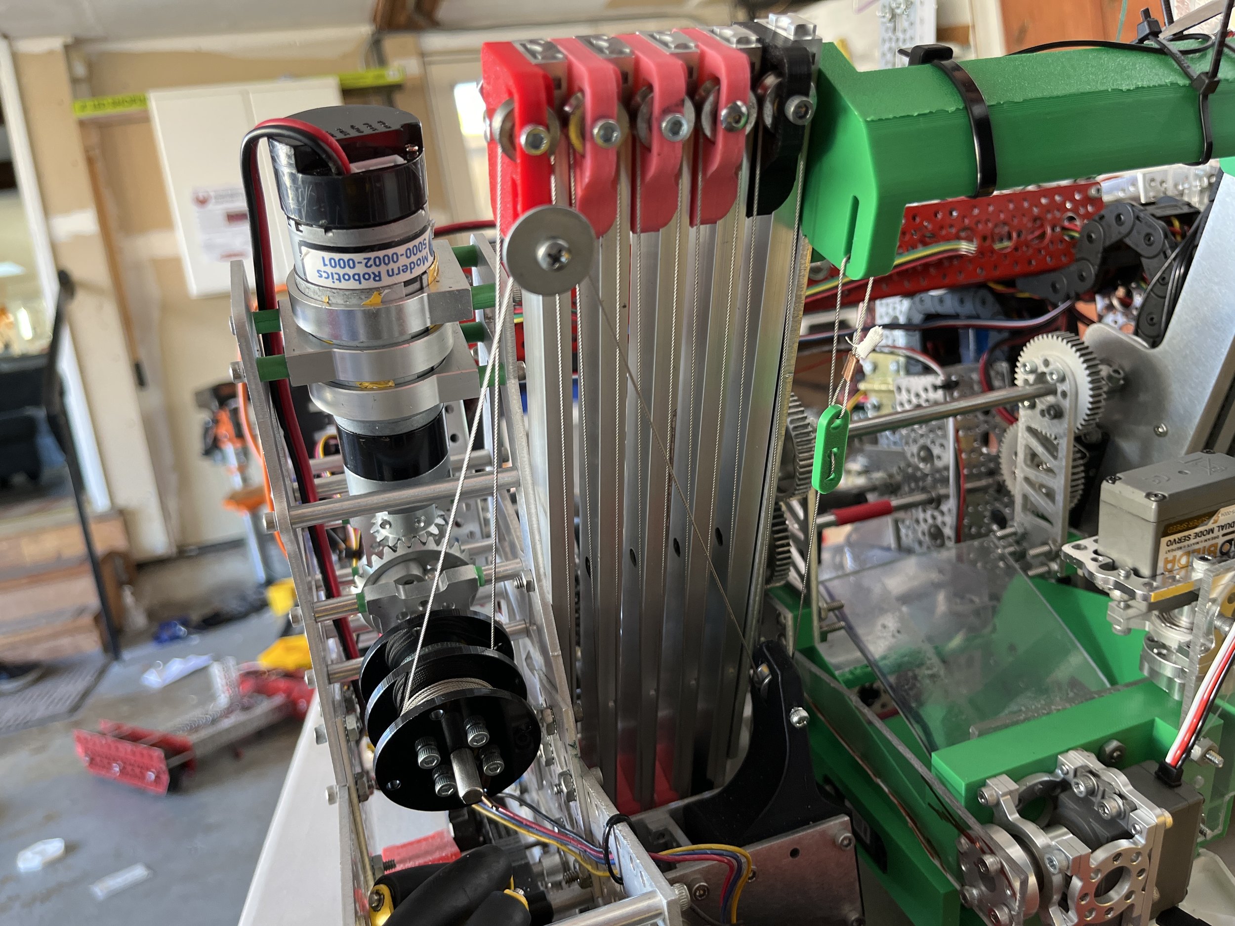 Lift motor and stringing