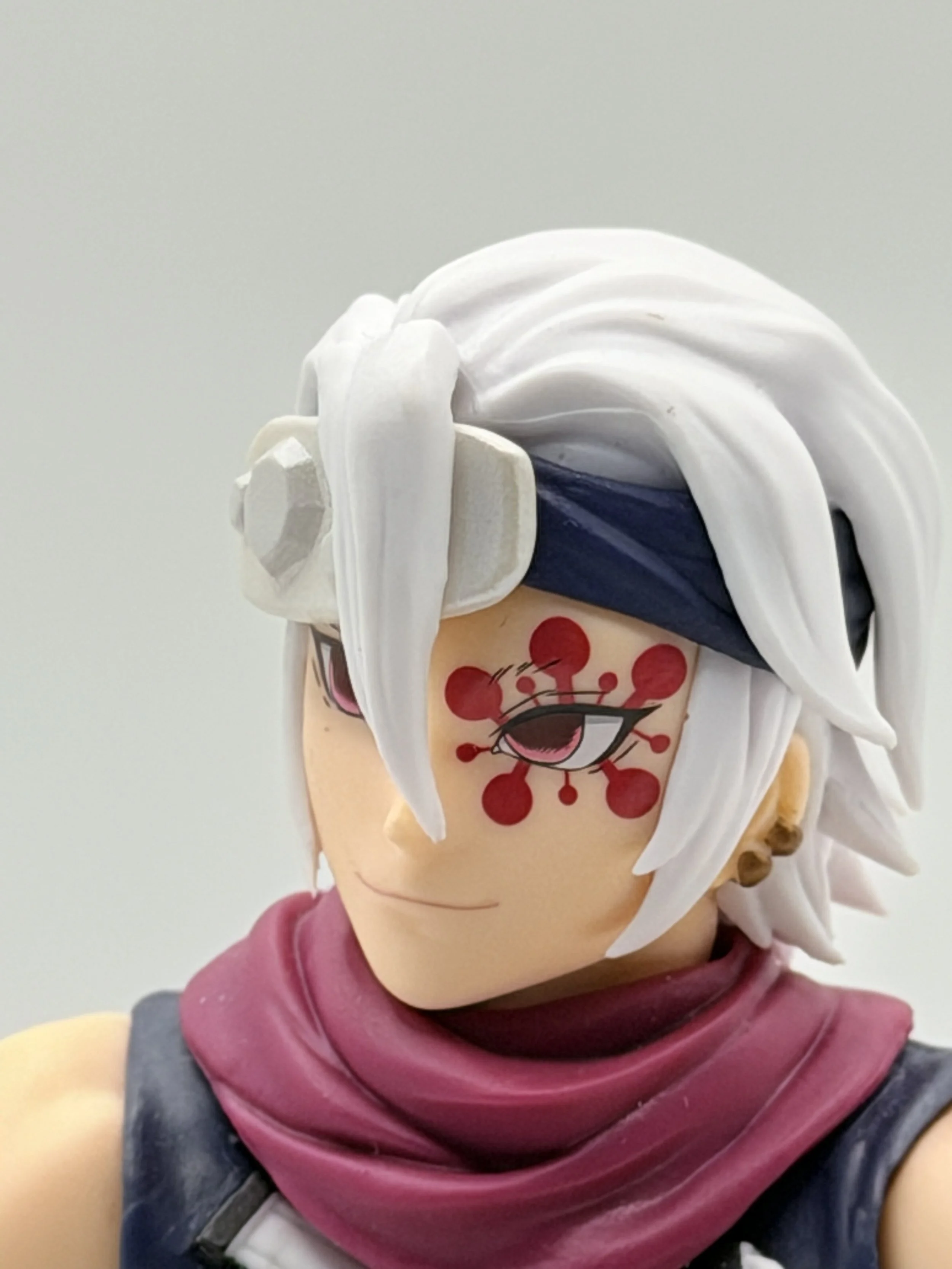Demon Slayer Tengen Uzui - sitting CU.jpg