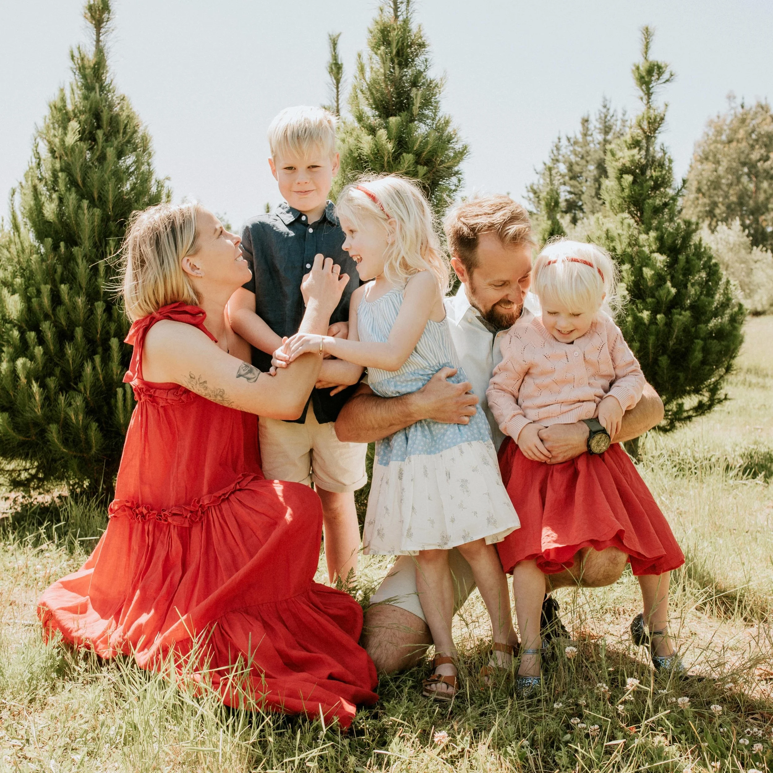 Hey, I&rsquo;m Jess! 👋✨

Mum of three, wife, proud auntie, dog mum (forever vacuuming up fur 🐾😂), and your newest injector 💉🤍

A few things about me&hellip;
🌸 Total goofball &ndash; I don&rsquo;t take life too seriously.
💪 Love a good sweat se