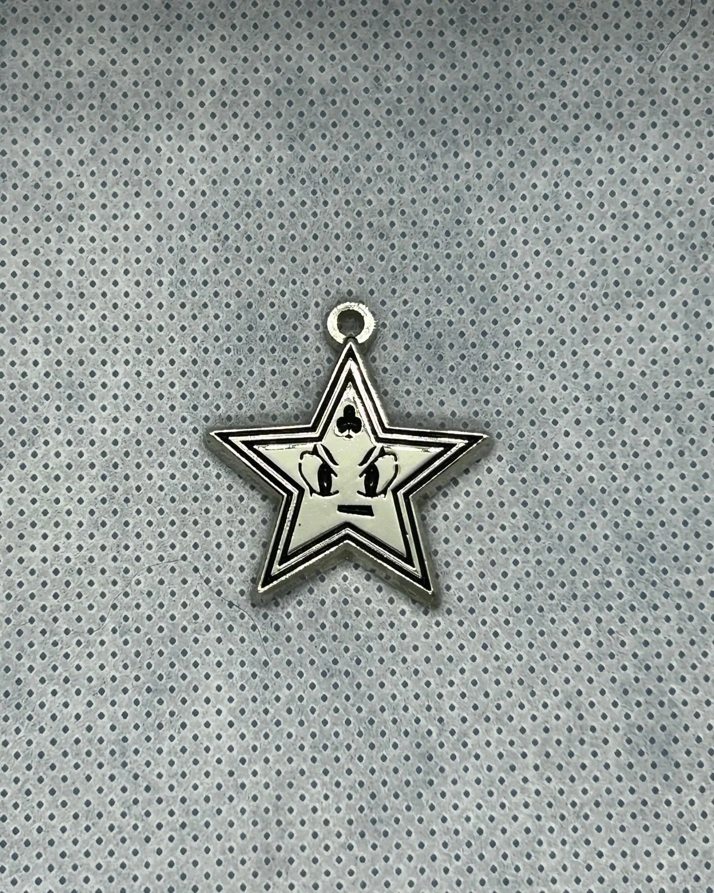 NFS

Posting for portfolio

Commission I got a while back of someone's personal logo, a gold variation was included for the buyer which is common for custom orders you do with me! 

#jewelry #pendant #star #design #music #silver #gold #art #smalbusin