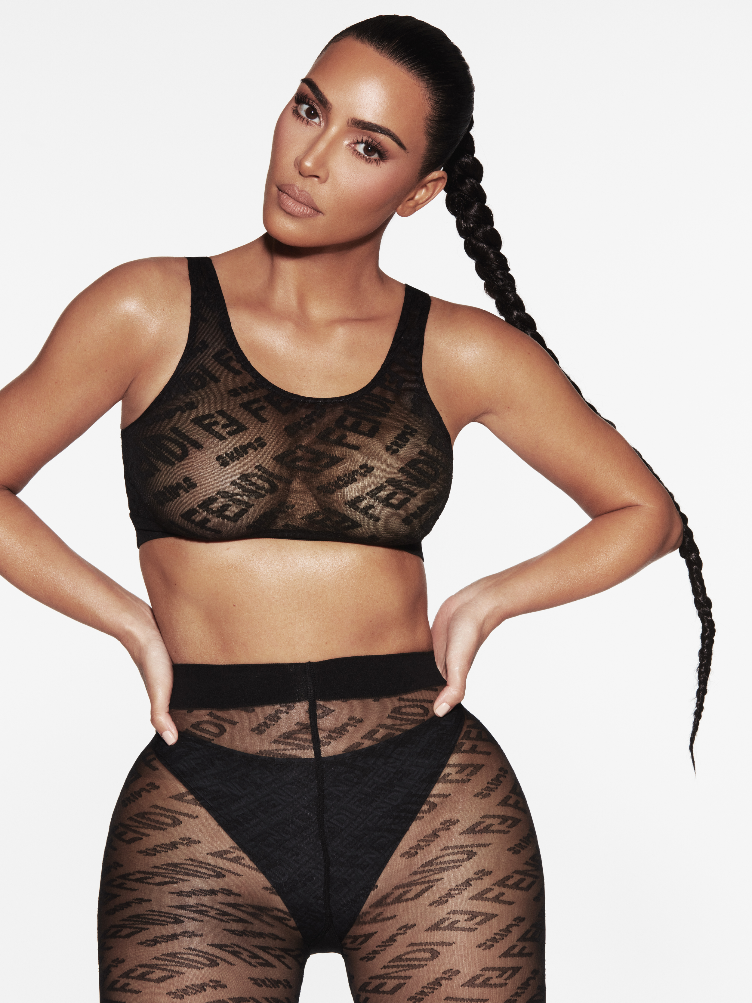 20210930_DonnaTrope_Skims_Fendi_Kim_02_0012_v1.png