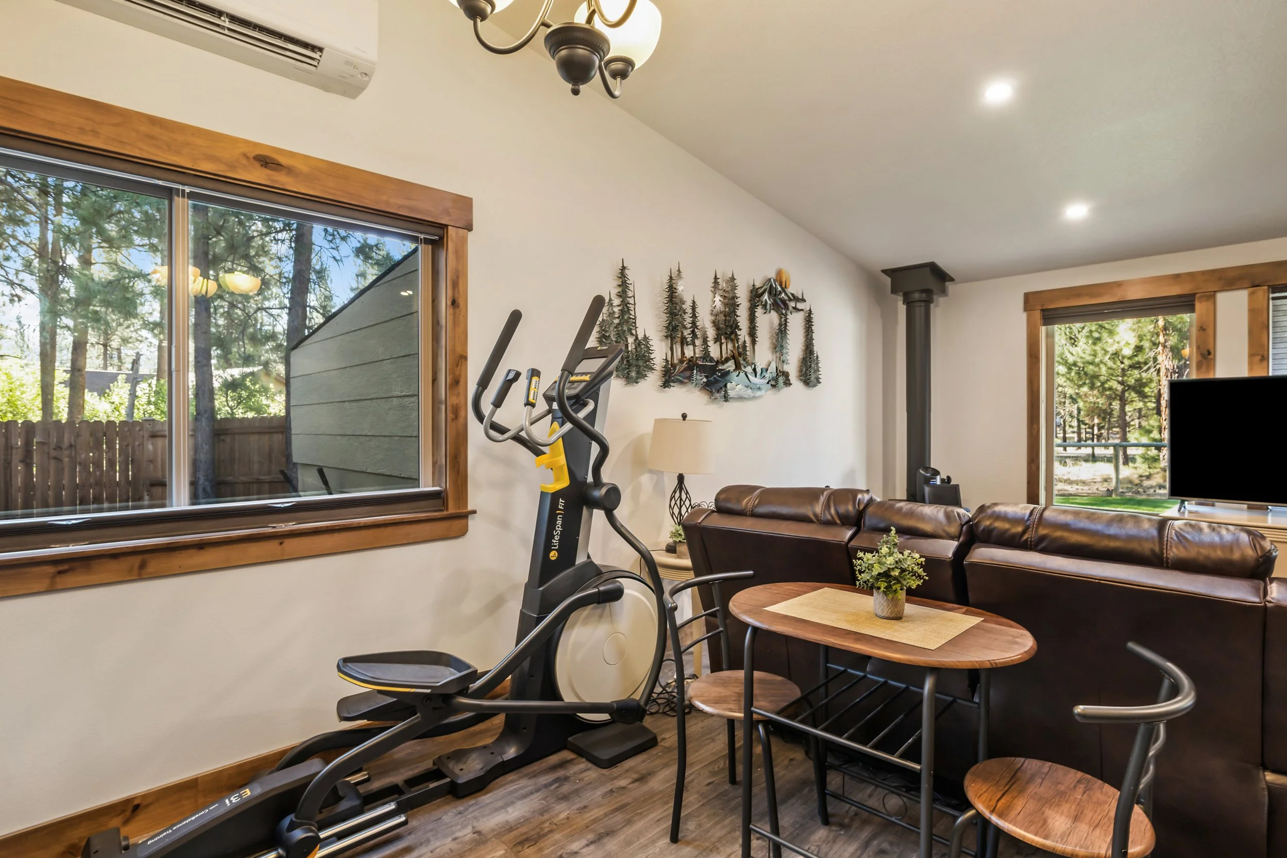 15 Kitchenette 3.jpg