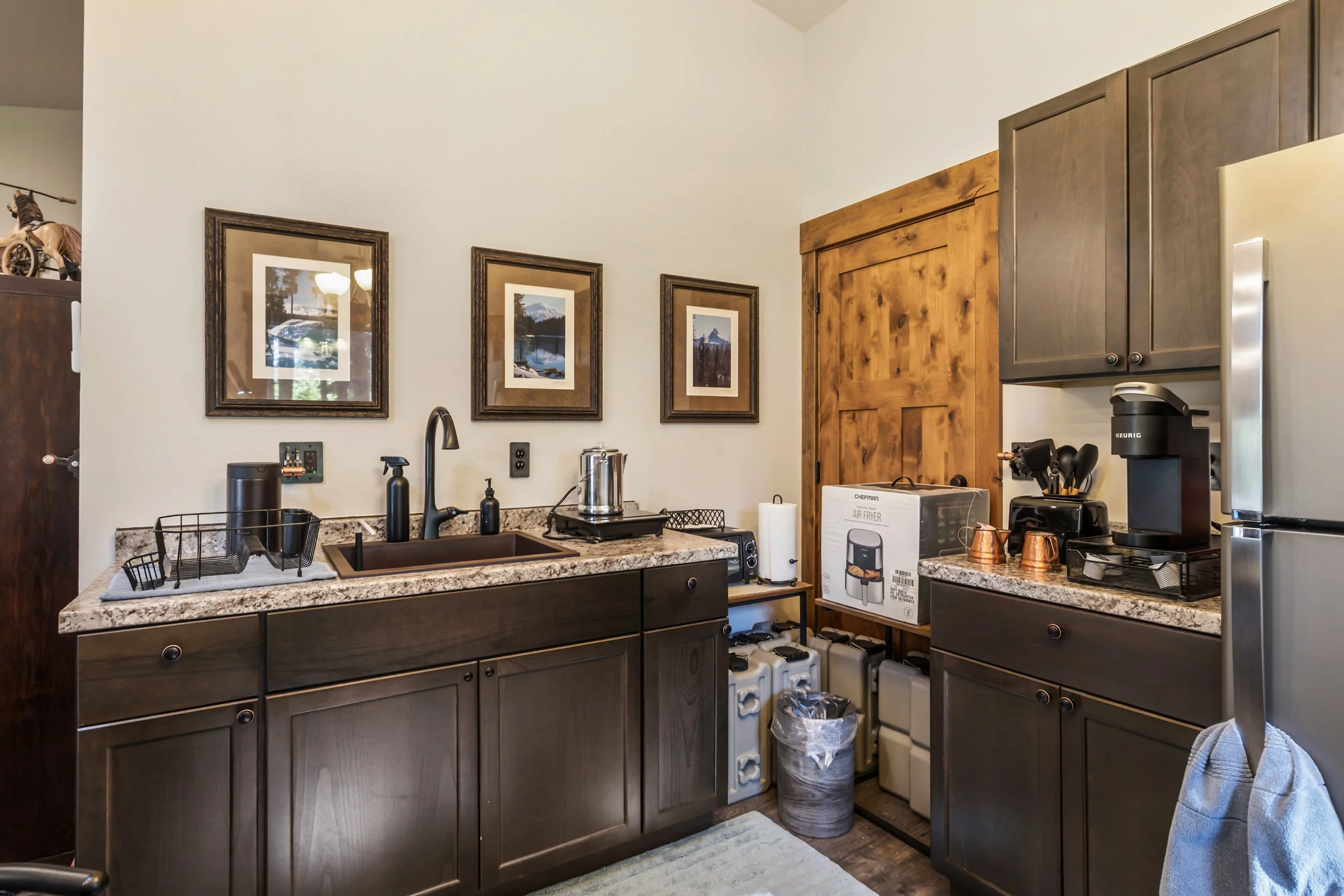 08 Kitchenette 1.jpg
