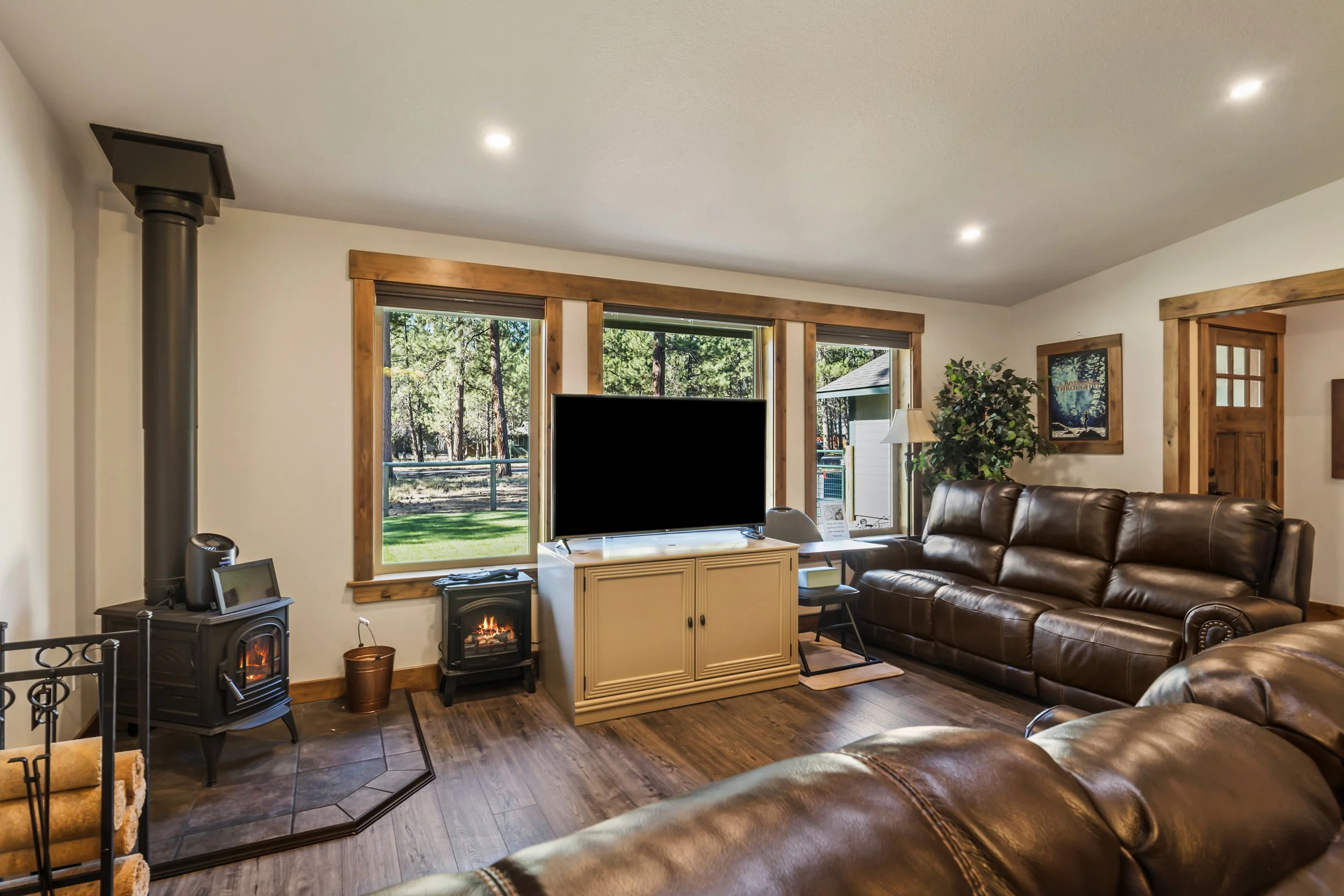 01 Living Room 6.jpg