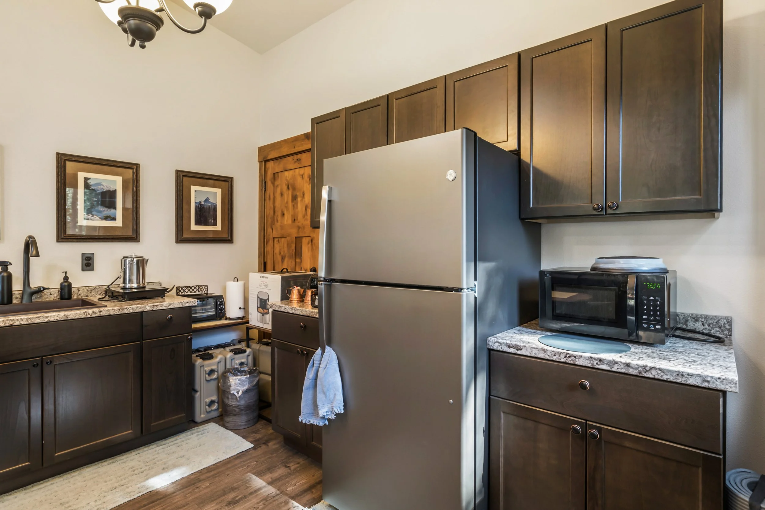 14 Kitchenette 4.jpg
