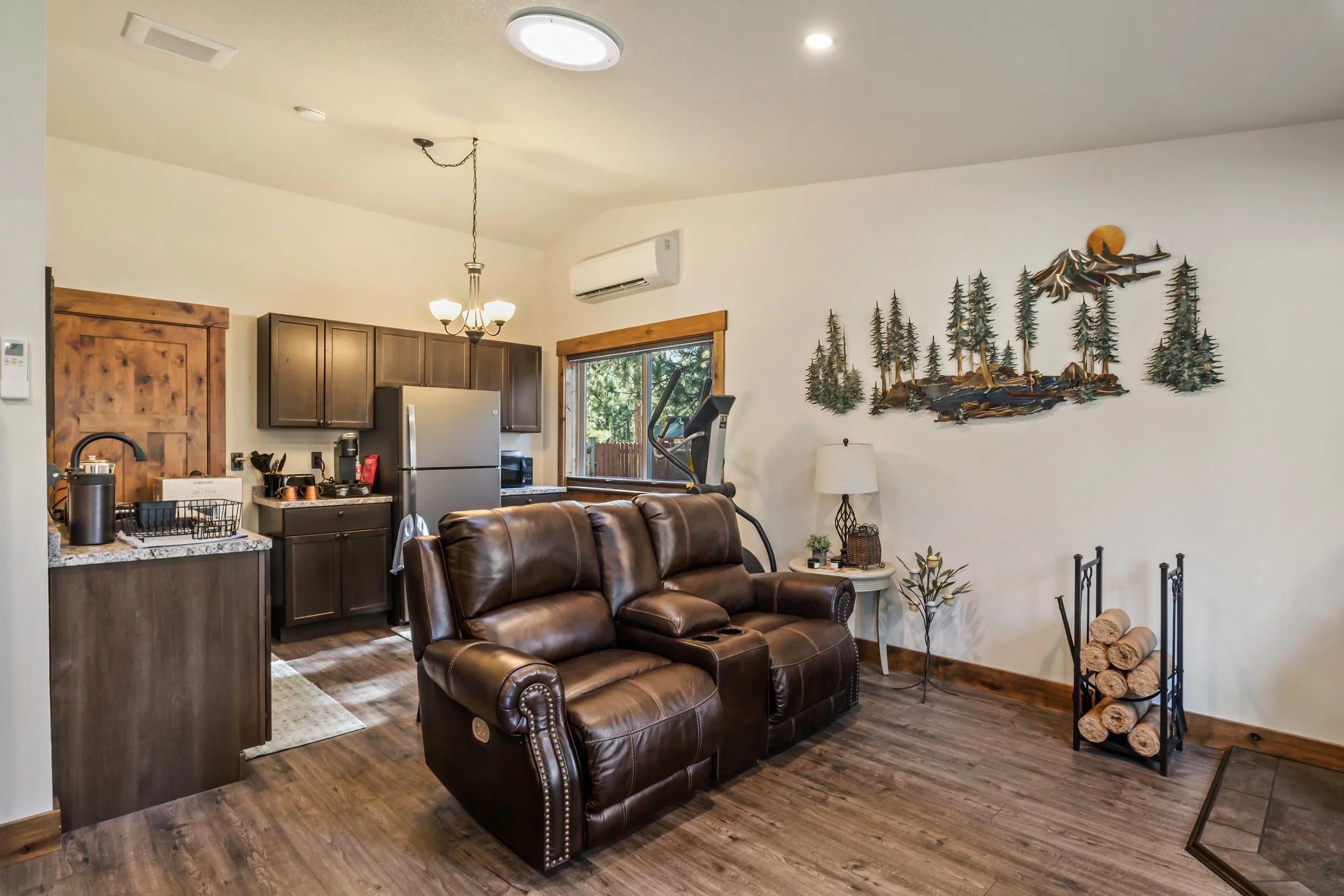 16 LIving Room 4.jpg