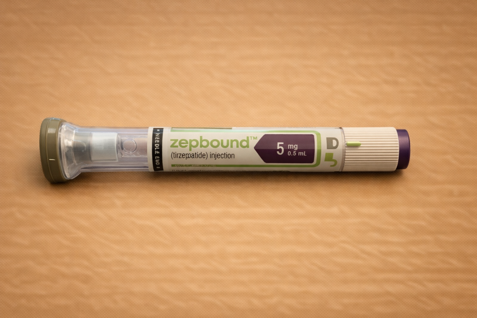 Een spuit met medicatie tirzepatide genaamd Zepbound, waarvan de dosis 5 mg is in een 0,5 mL injectiespuit.